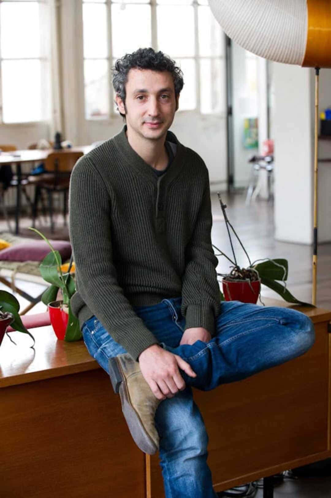 Master Of Luxury Fashion, Jérôme Dreyfuss, Contemplating Designs Background