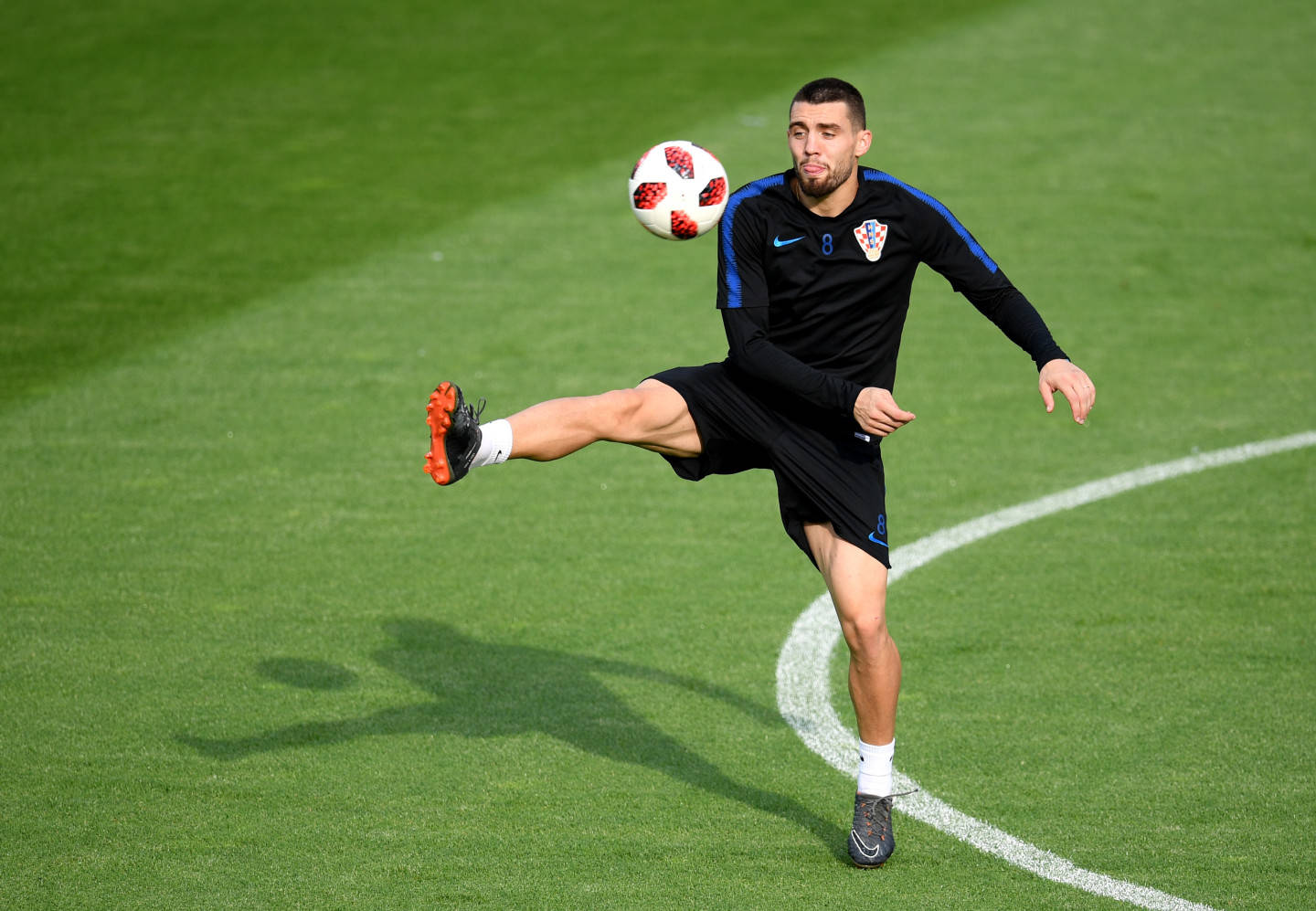 Mateo Kovacic Catching A Ball Background