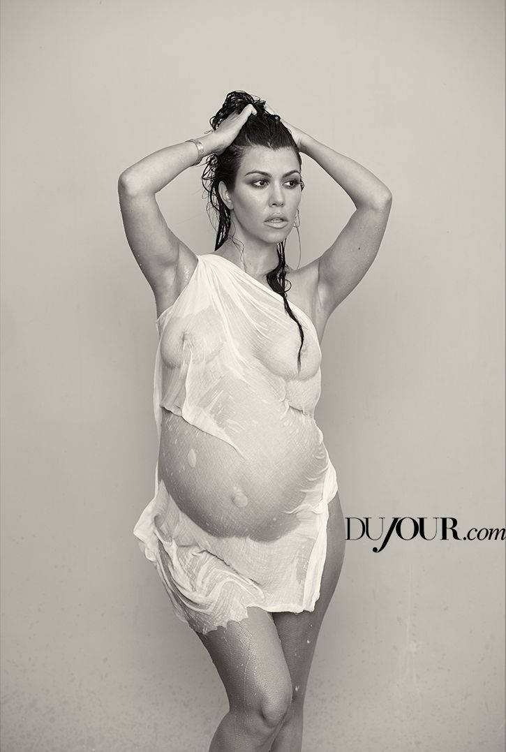 Maternity Photoshoot Kourtney Kardashian Background
