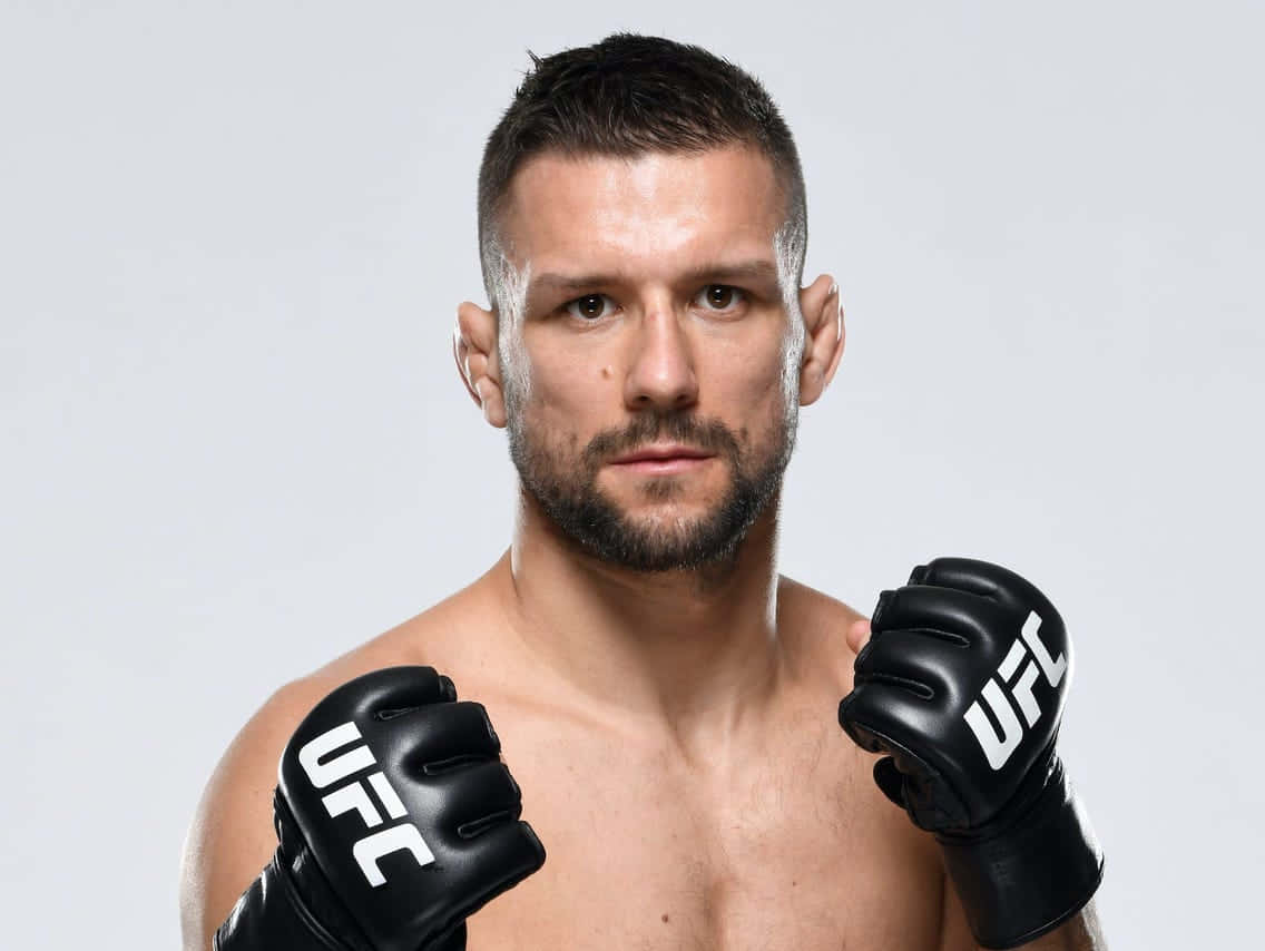 Mateusz Gamrot Gloves Background