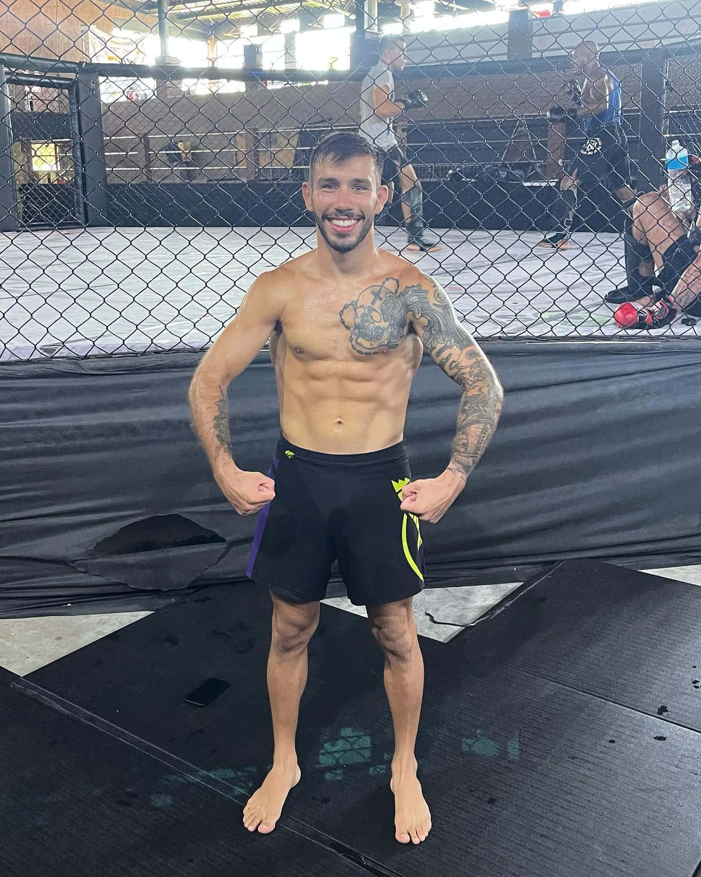Matheus Nicolau Flexing Muscles During Training Background