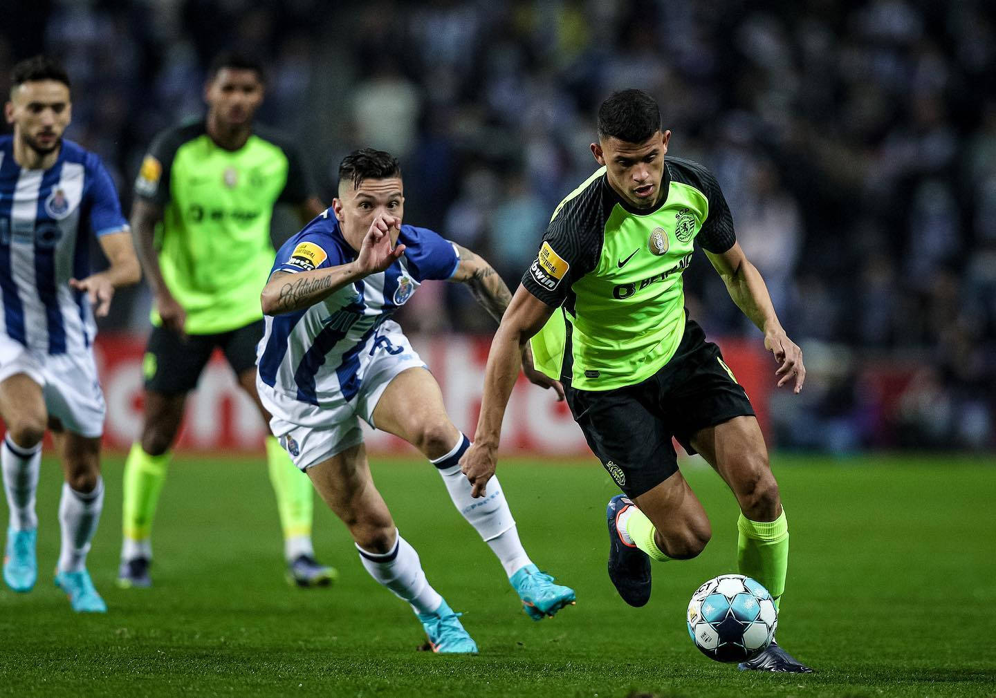 Matheus Nunes In Front Of Opponents Background