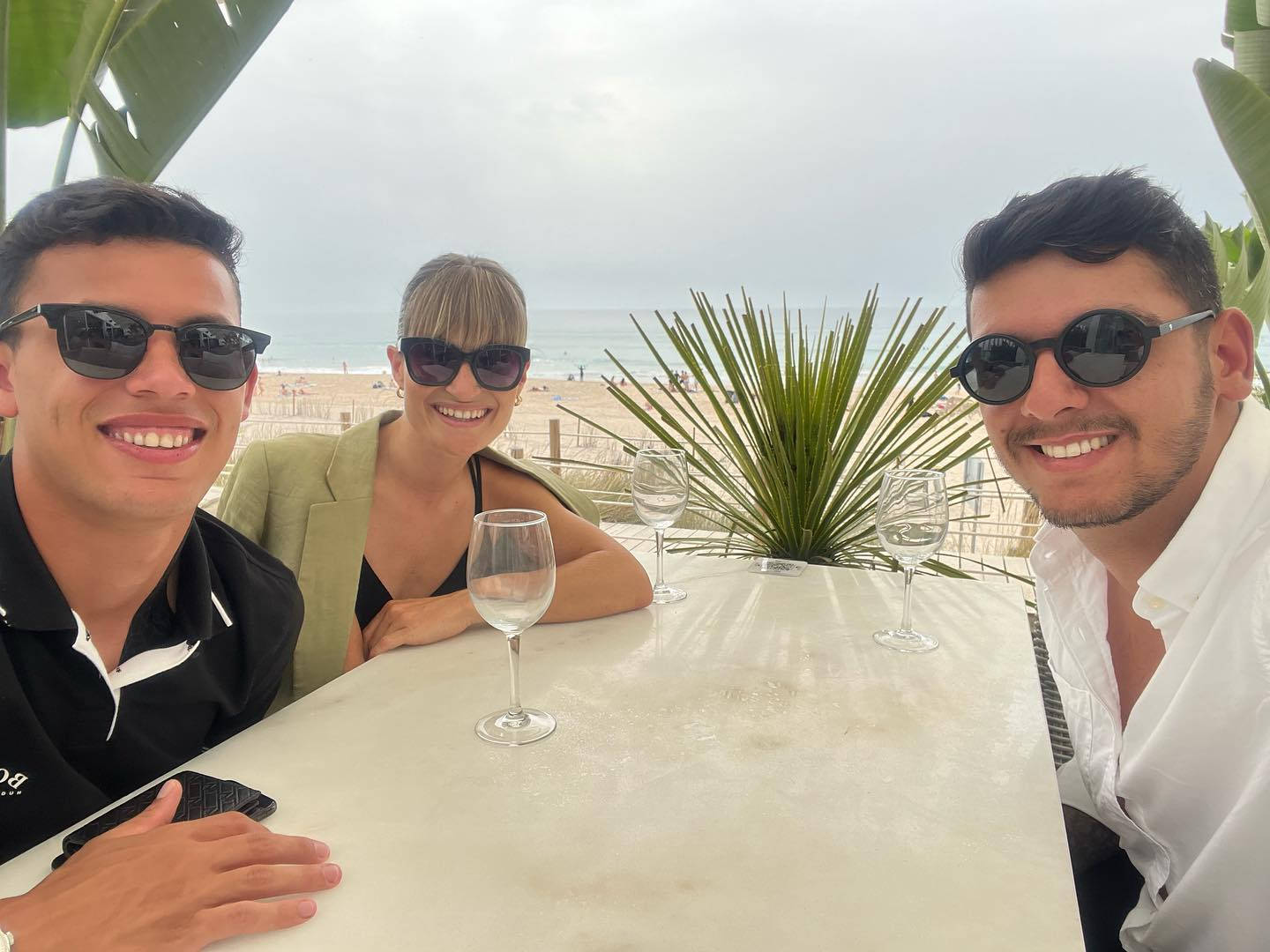 Matheus Nunes With Friends On The Beach Background