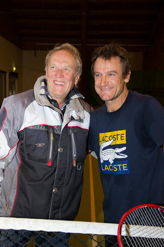 Mats Wilander Smiling With A Fan Background