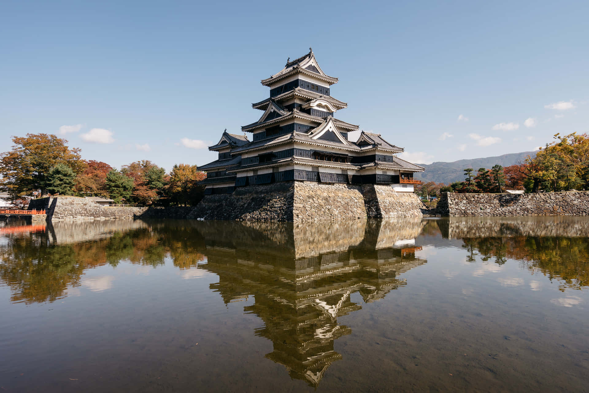 Matsumoto Castle Autumn Reflection Background