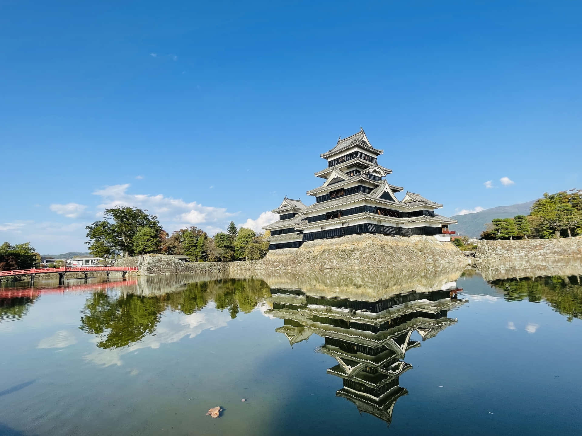 Matsumoto Castle Crystal Clear Moat Background