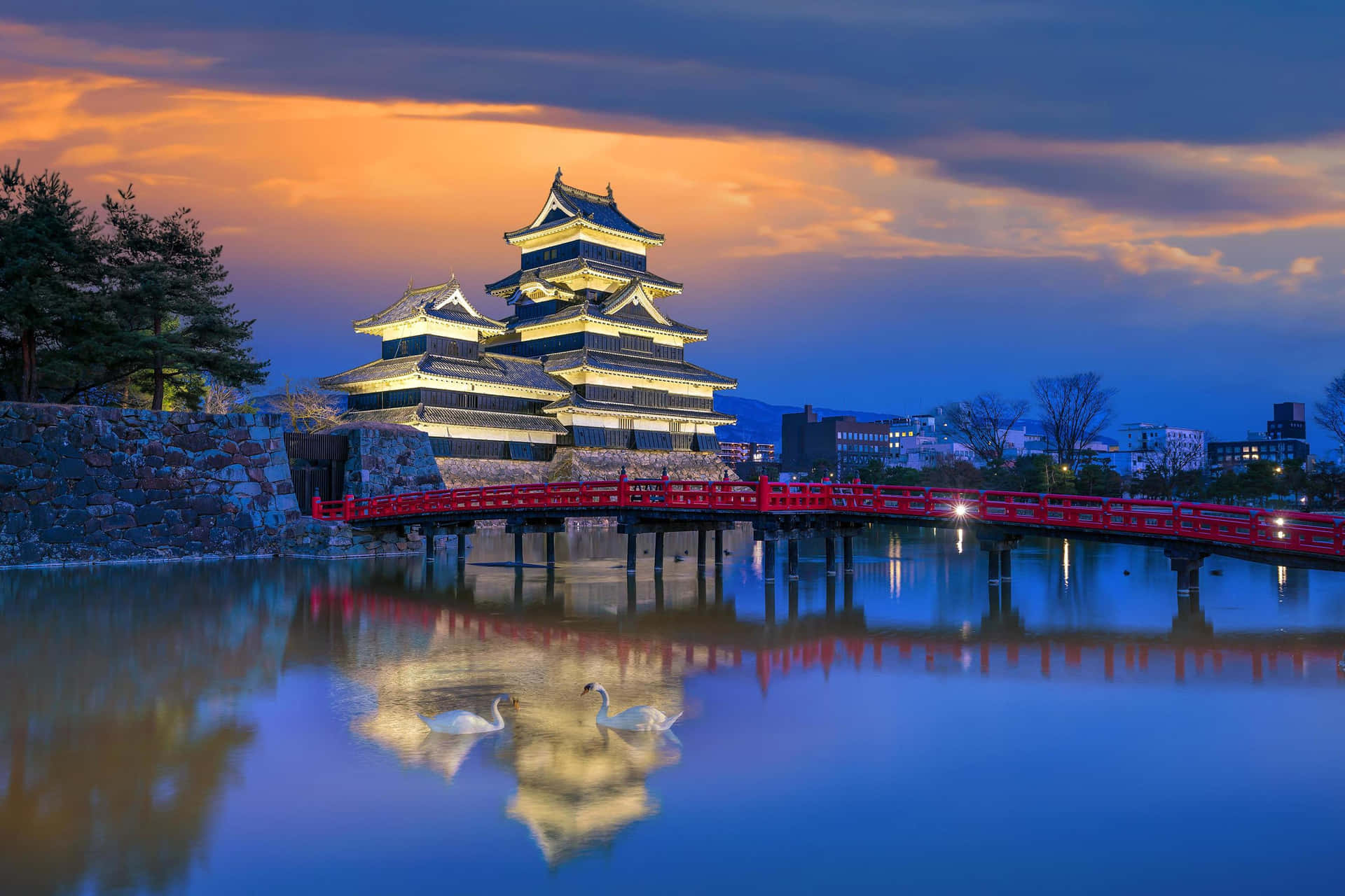 Matsumoto Castle Dusk Reflection Background