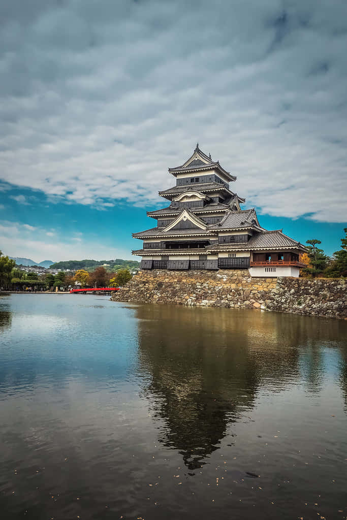Matsumoto_ Castle_ Reflection_ Japan Background