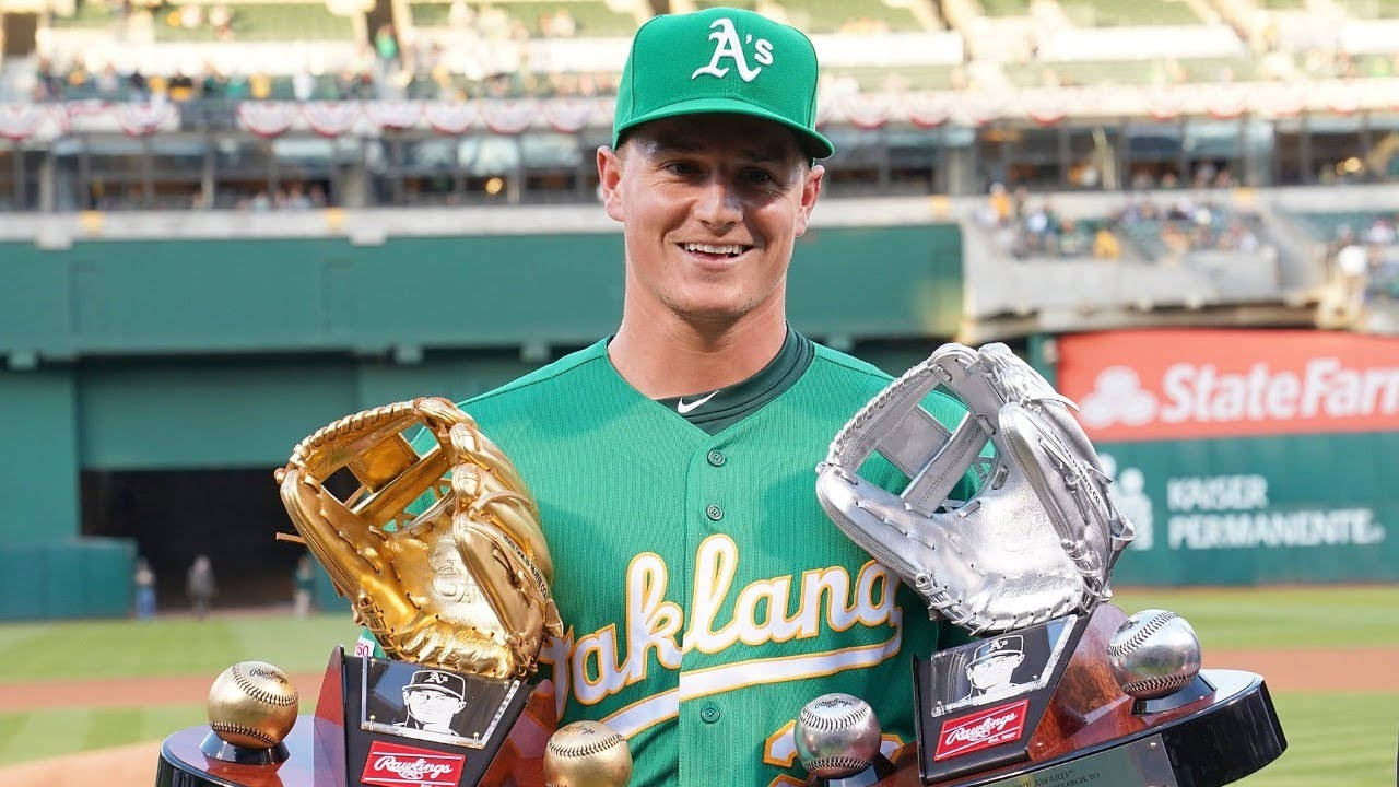 Matt Chapman Gold And Platinum Glove Award Background