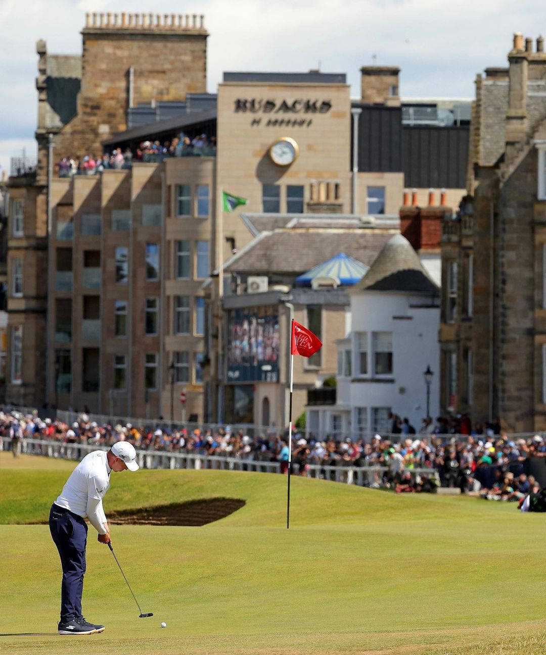 Matt Fitzpatrick Golf Red Flag Background