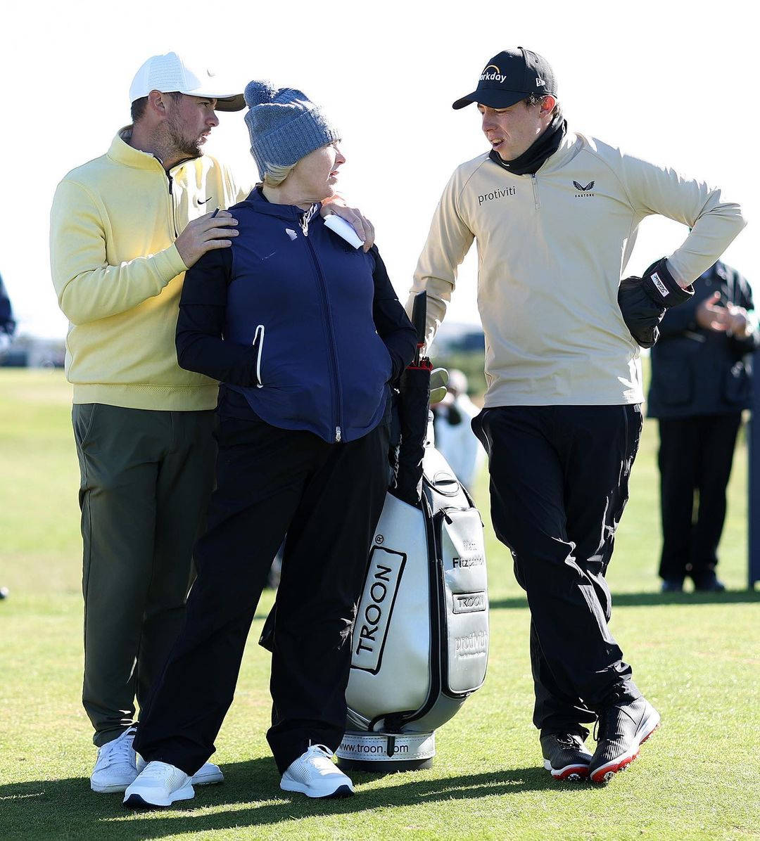 Matt Fitzpatrick Talking With Mom And Brother Background