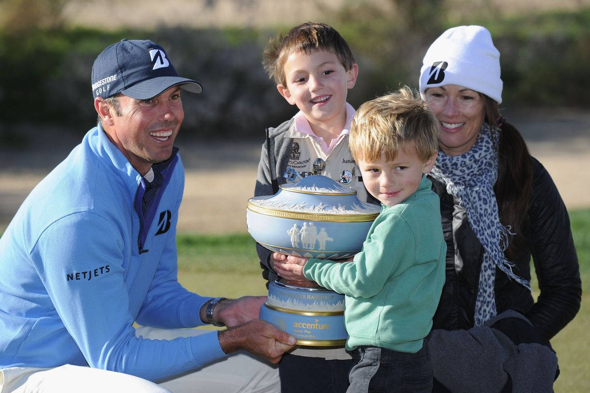 Matt Kuchar With Wife And Kids Background