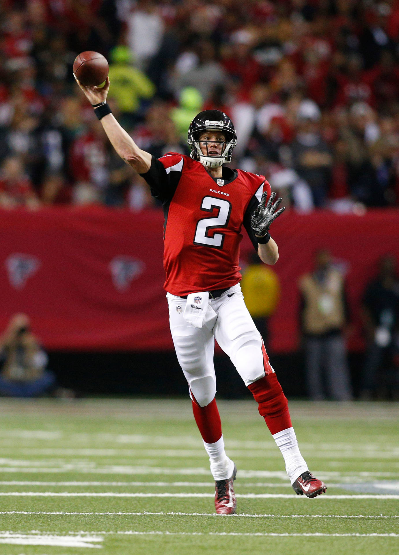 Matt Ryan Catching A Ball Background