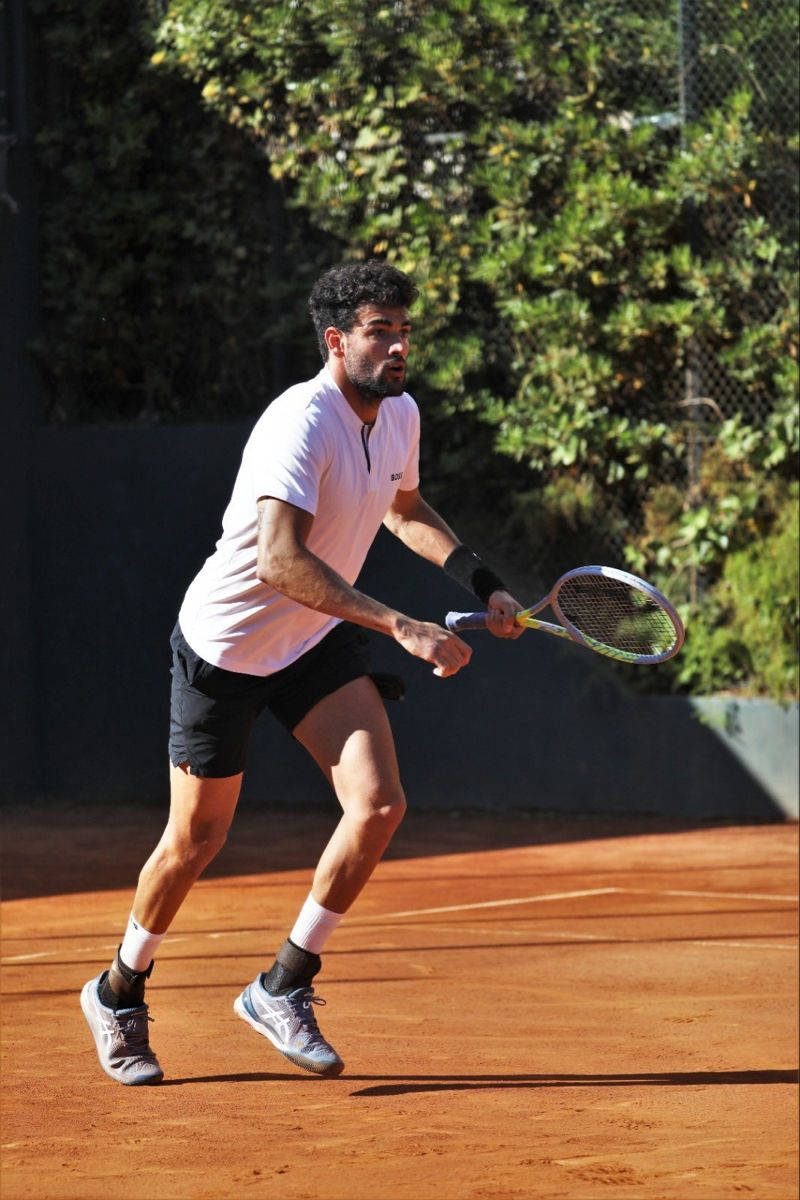 Matteo Berrettini Running In The Court Background