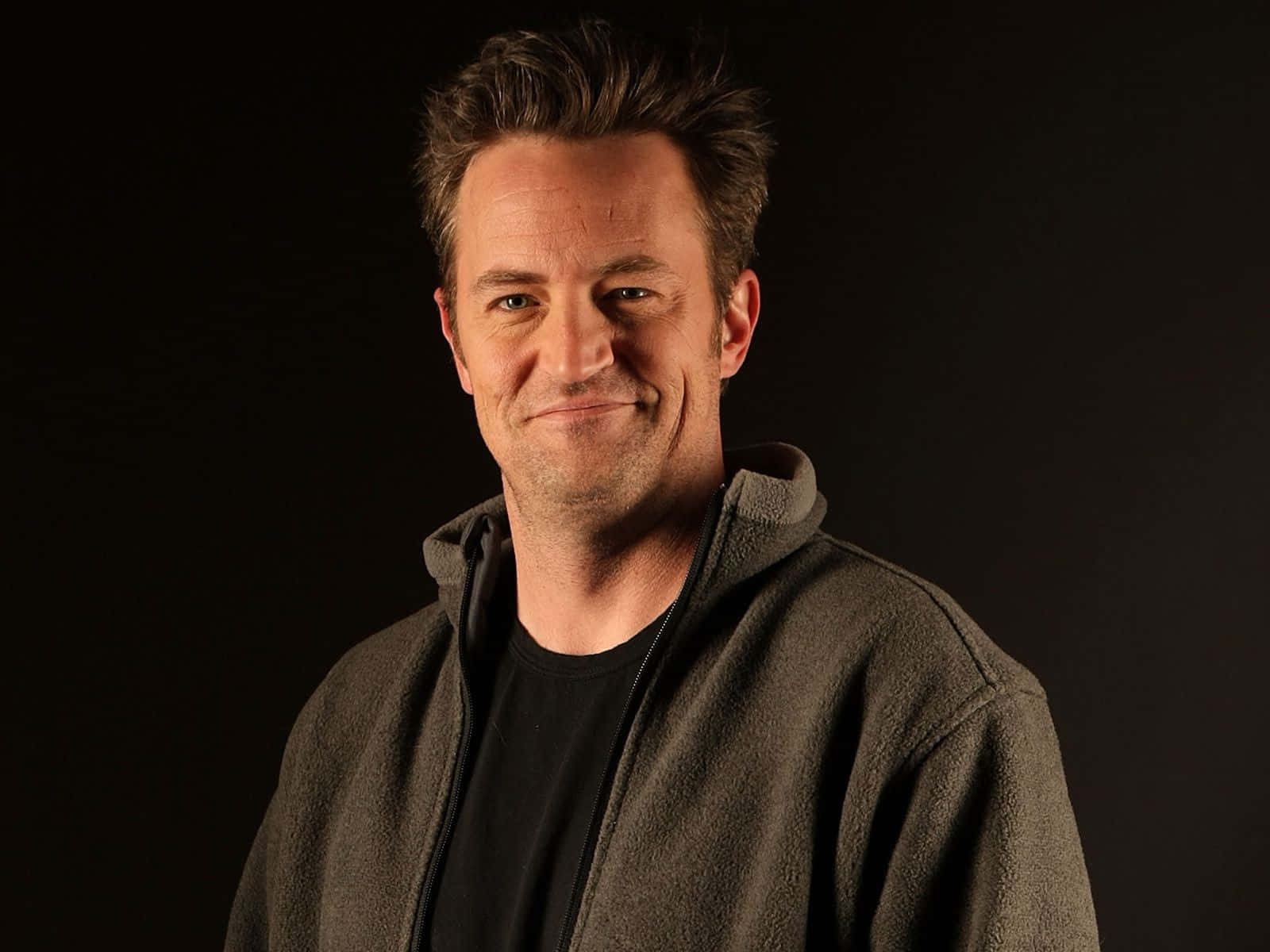 Matthew Perry Smiling Background