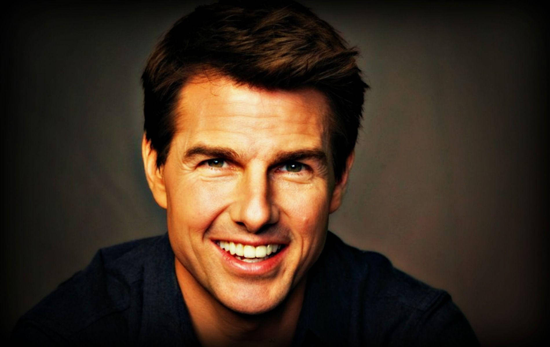 Matured Tom Cruise Background