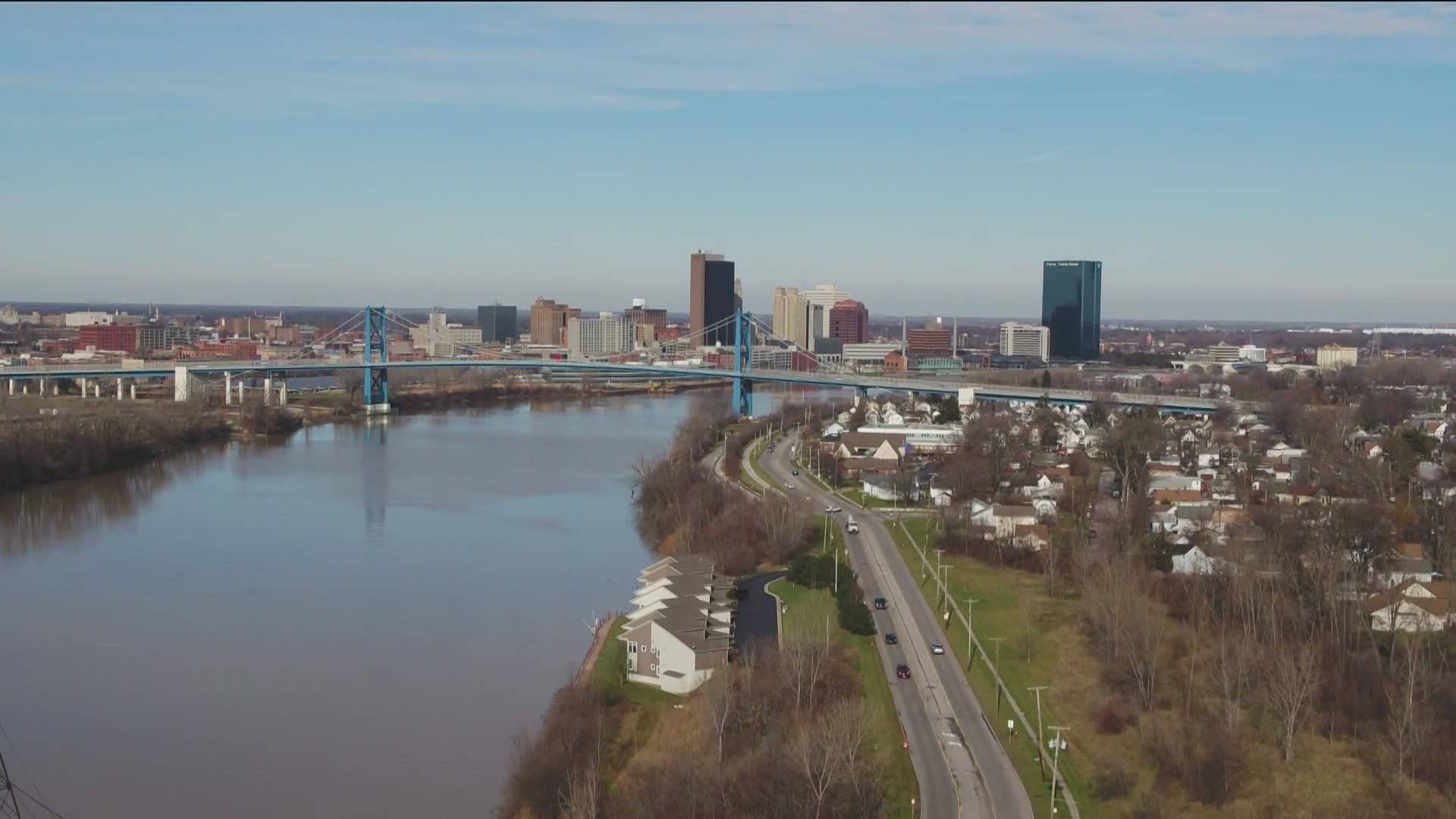 Maumee River Crossing In Toledo, Ohio Background