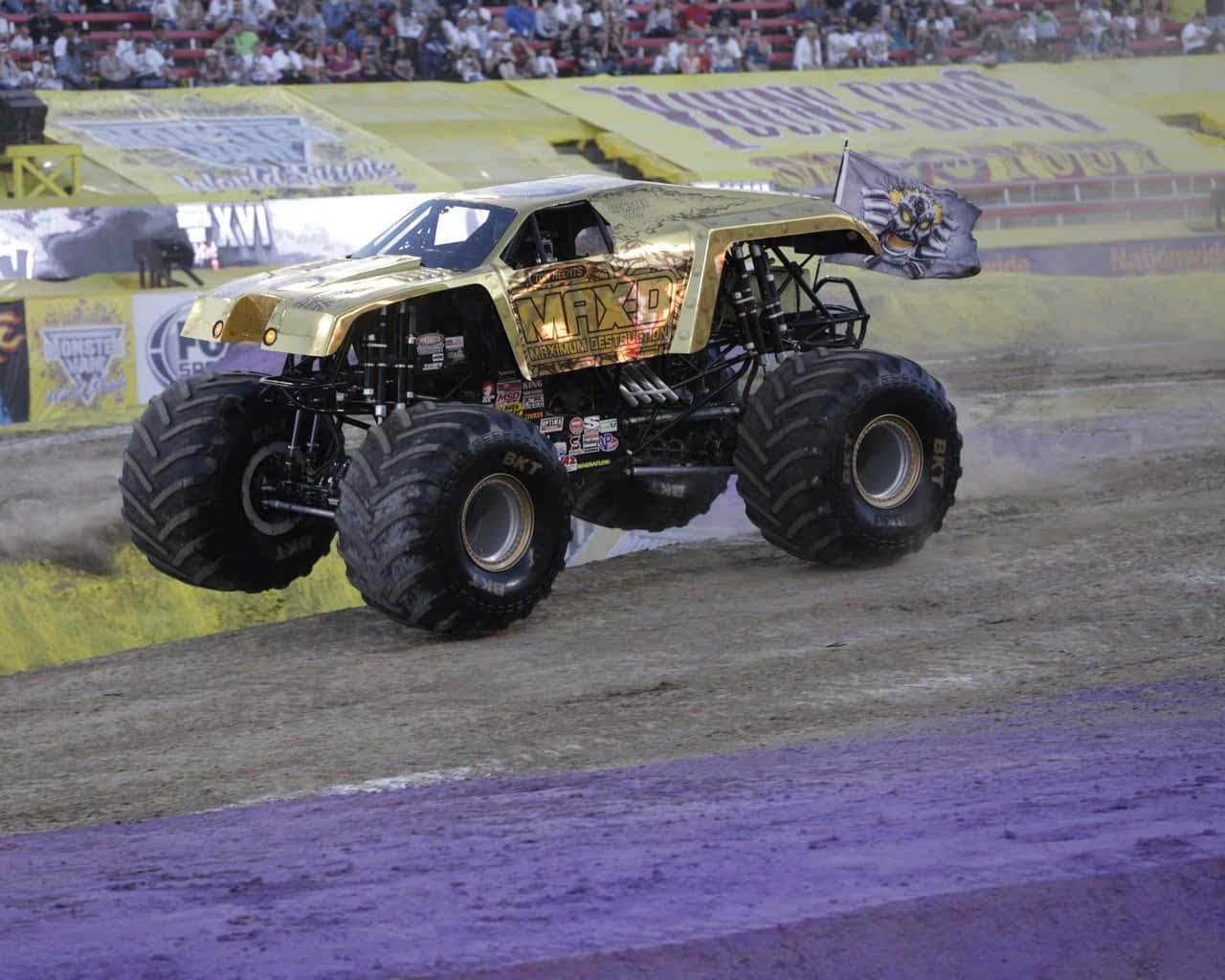 Max-d Gold Monster Truck