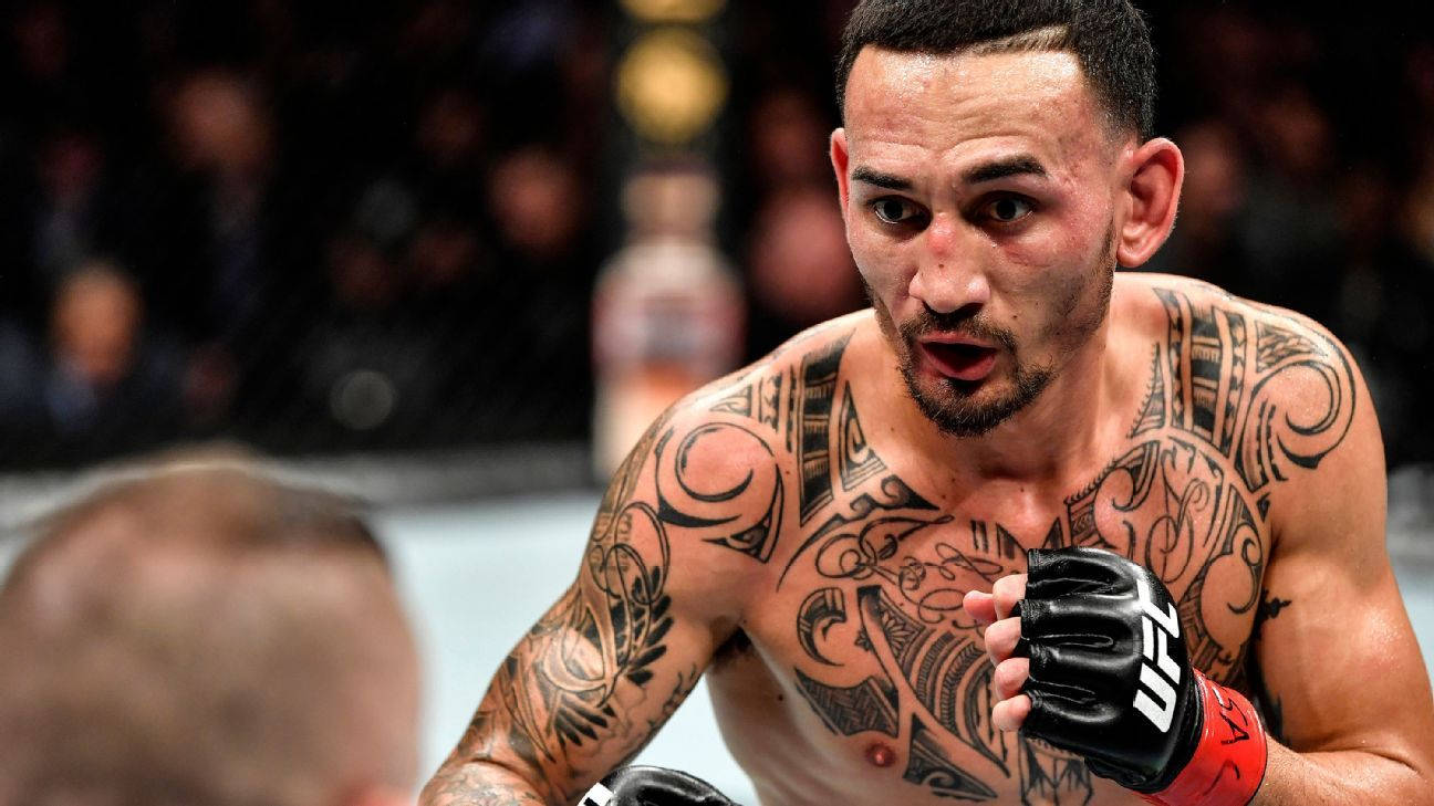 Max Holloway Staring At Opponent