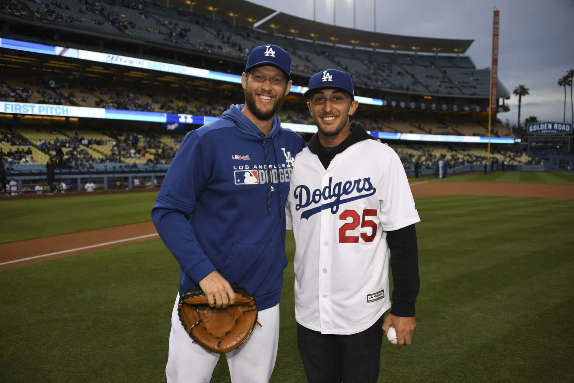 Max Homa With Dodgers Clayton Kershaw Background