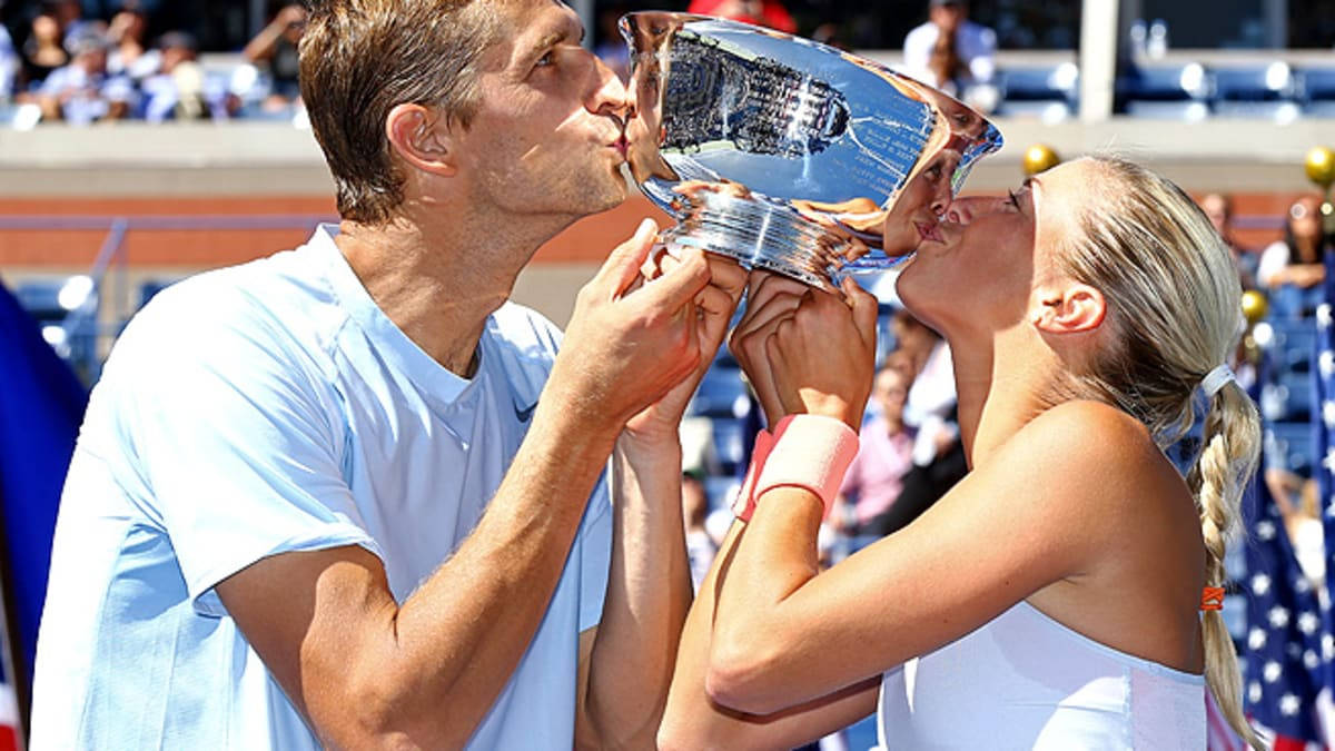 Max Mirnyi Kissing Trophy Background