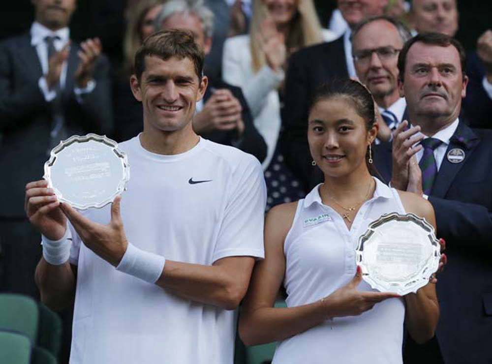 Max Mirnyi With Doubles Trophy Background