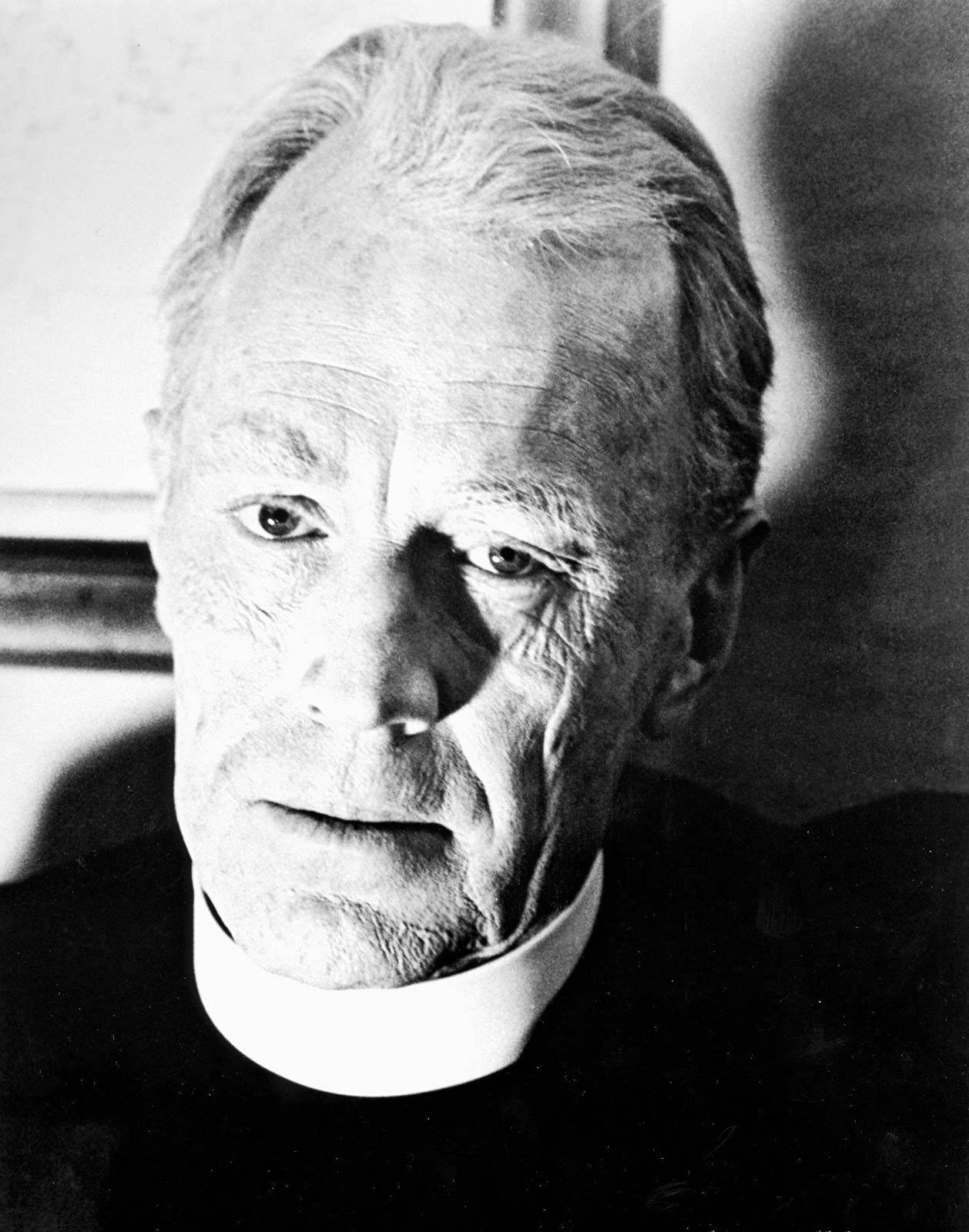 Max Von Sydow As Father Merrin Background