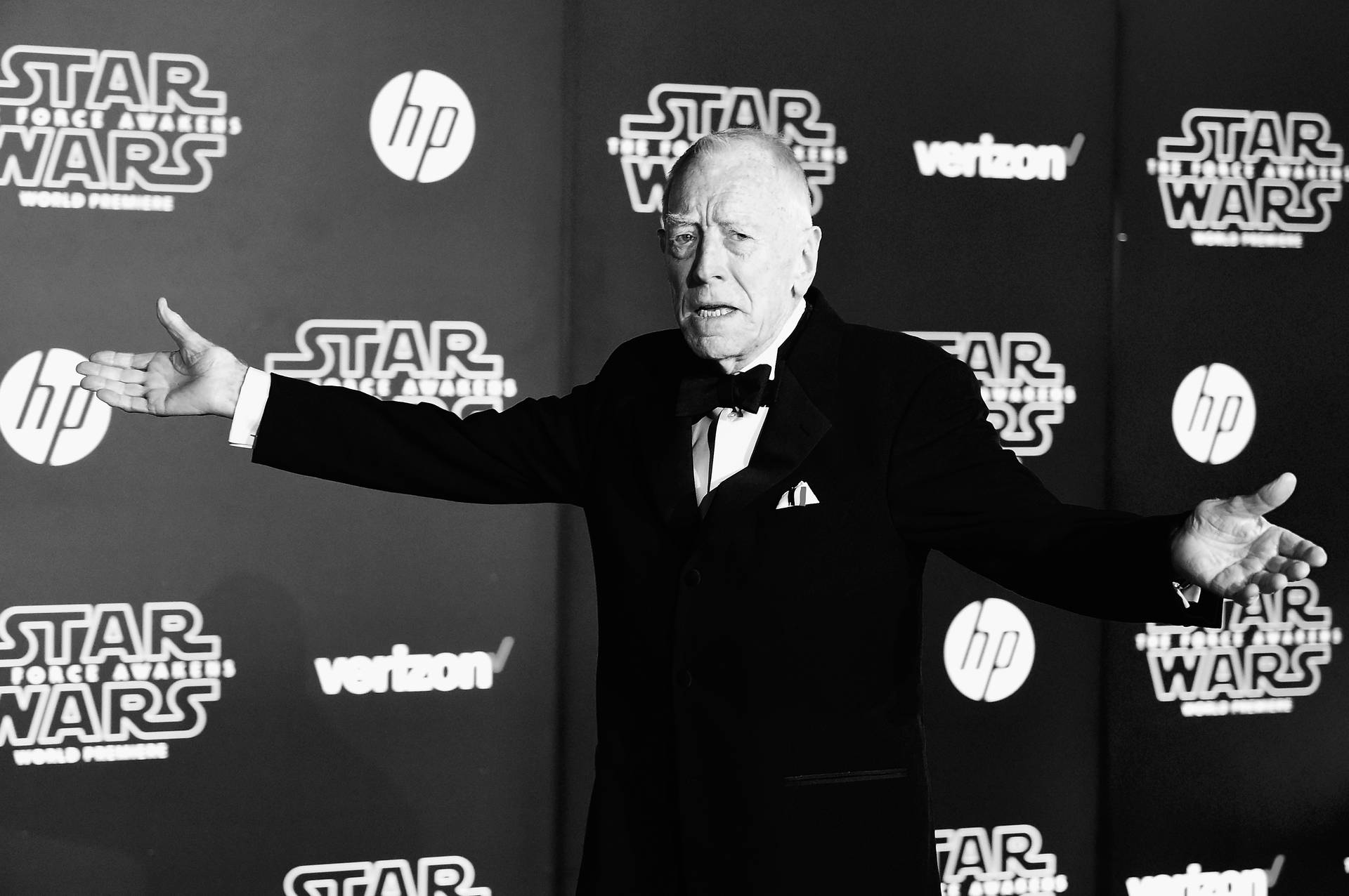 Max Von Sydow Open Arms Background