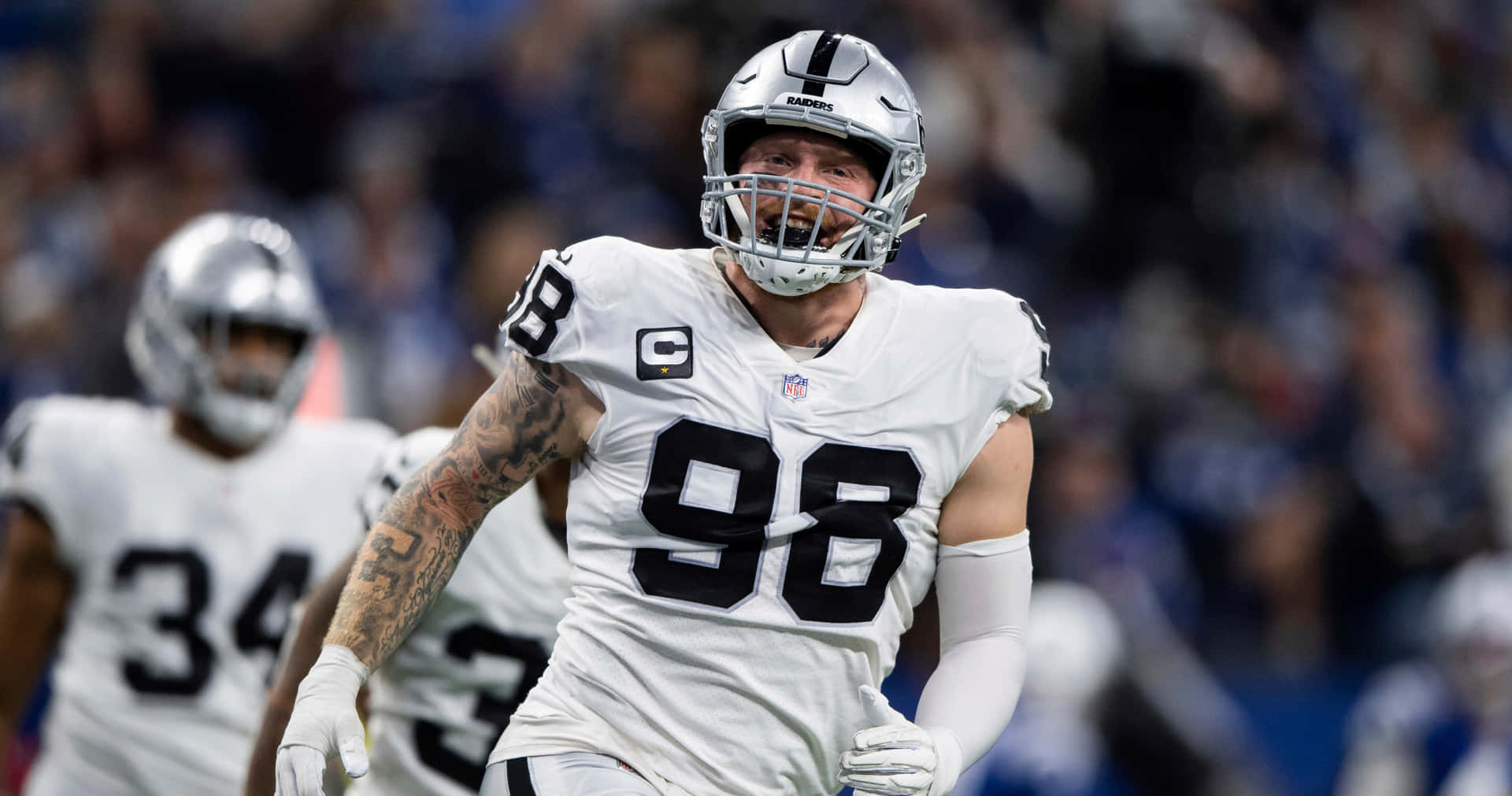 Maxx Crosby Professional Football Star Background