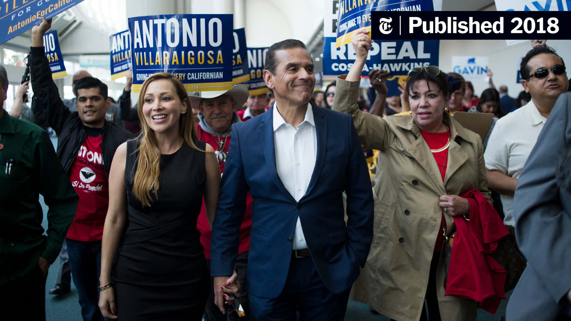 Mayor Antonio Villaraigosa Celebrates With Supporters Background