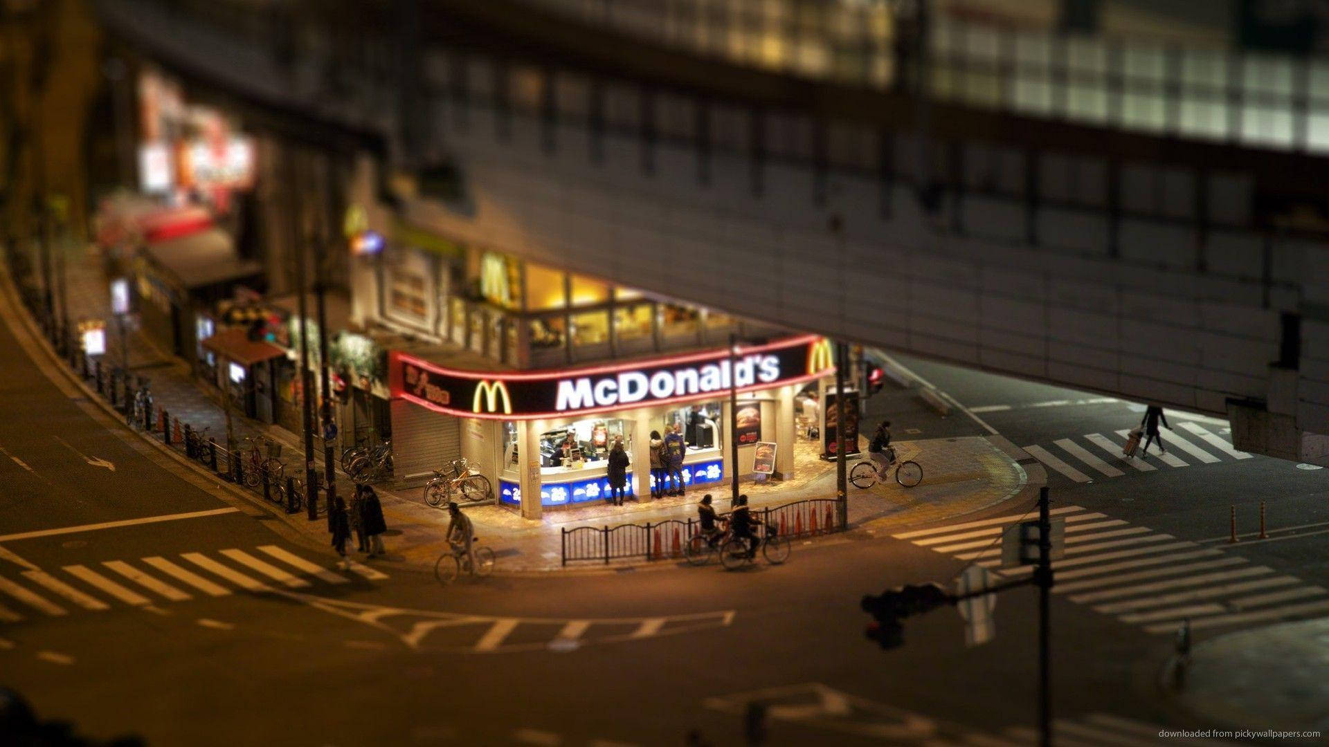 Mcdonald's At Nighttime Background