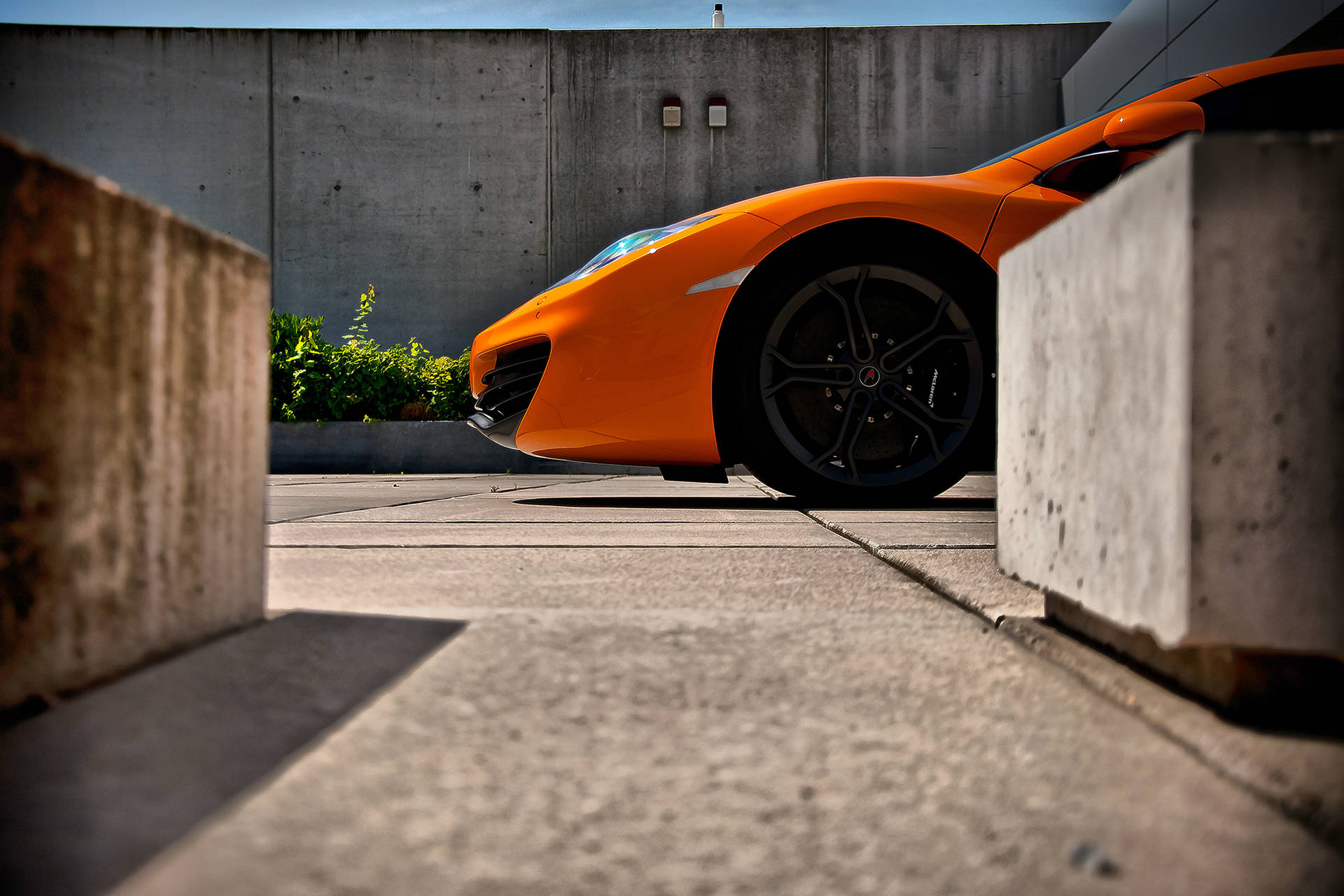 Mclaren Orange 570s Coupe Background