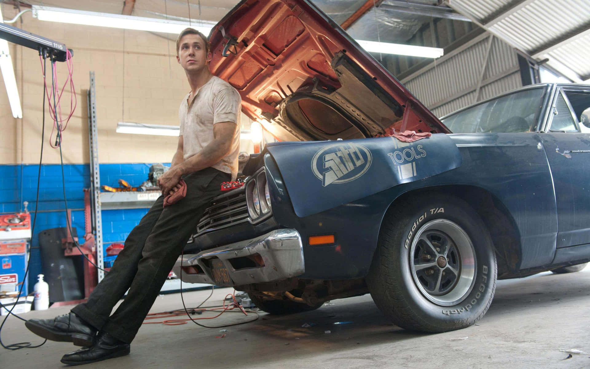 Mechanic Leaningon Classic Carin Garage.jpg Background