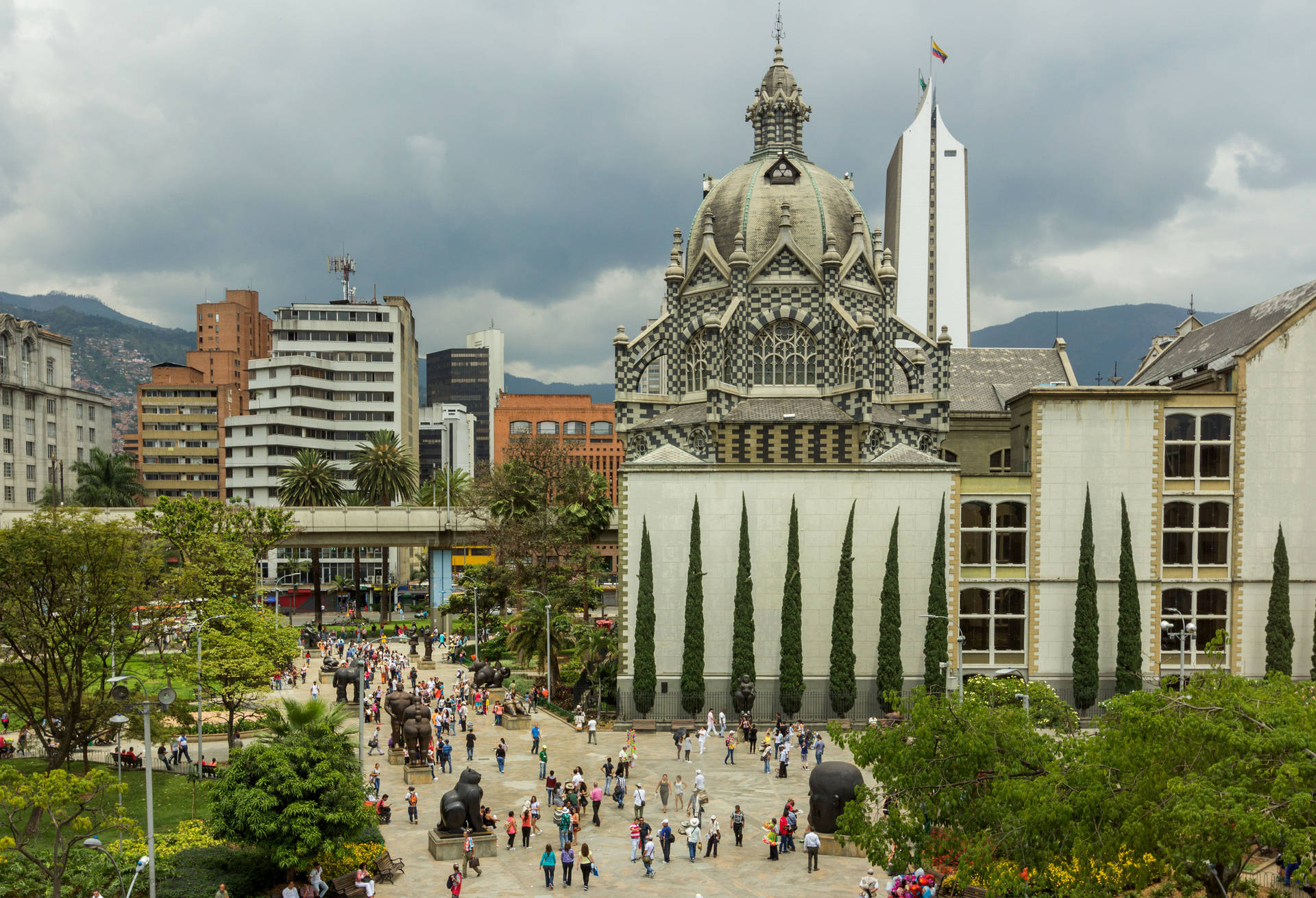 Medellin Botero Plaza Background