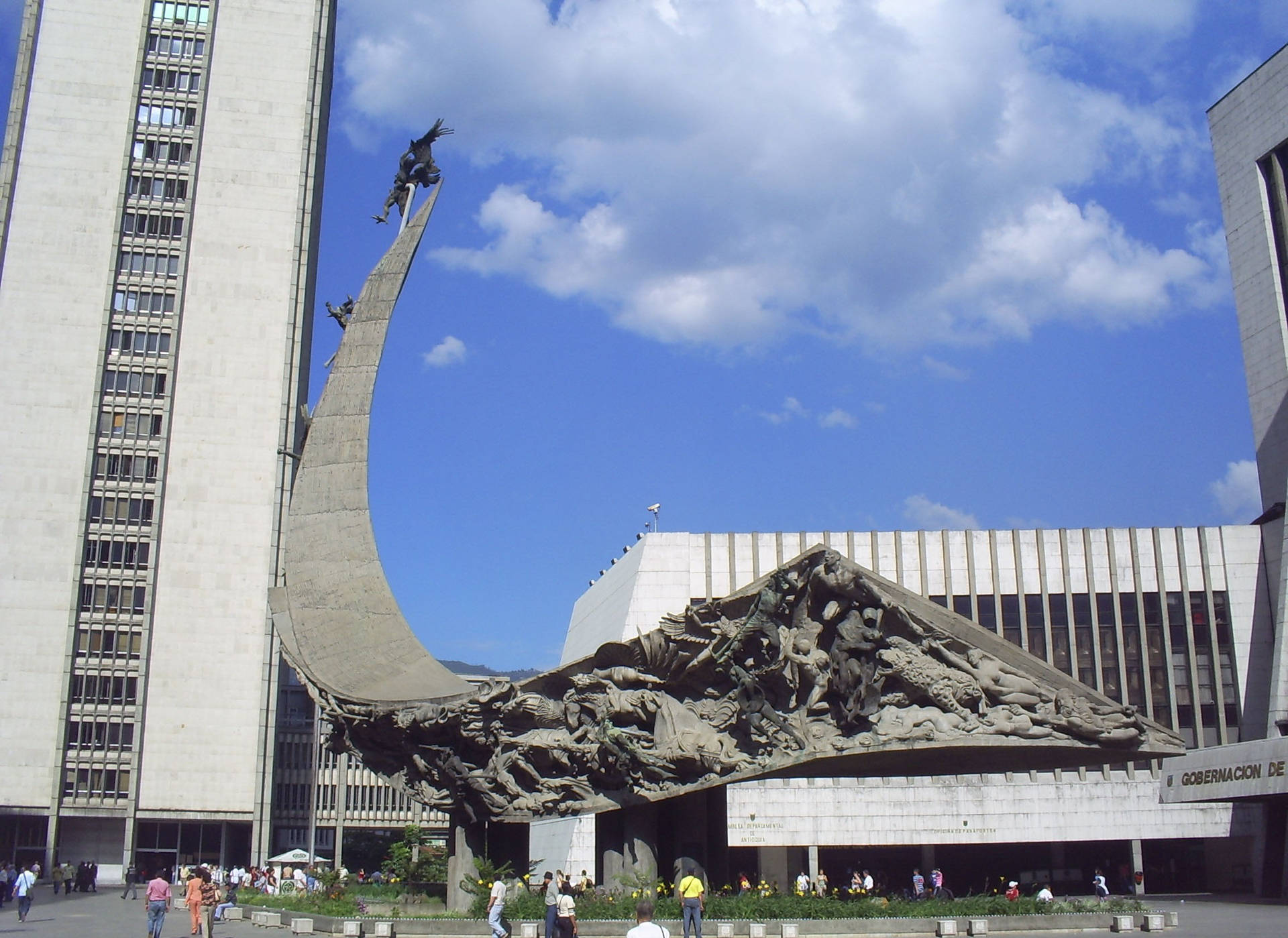 Medellin Monumento A La Raza