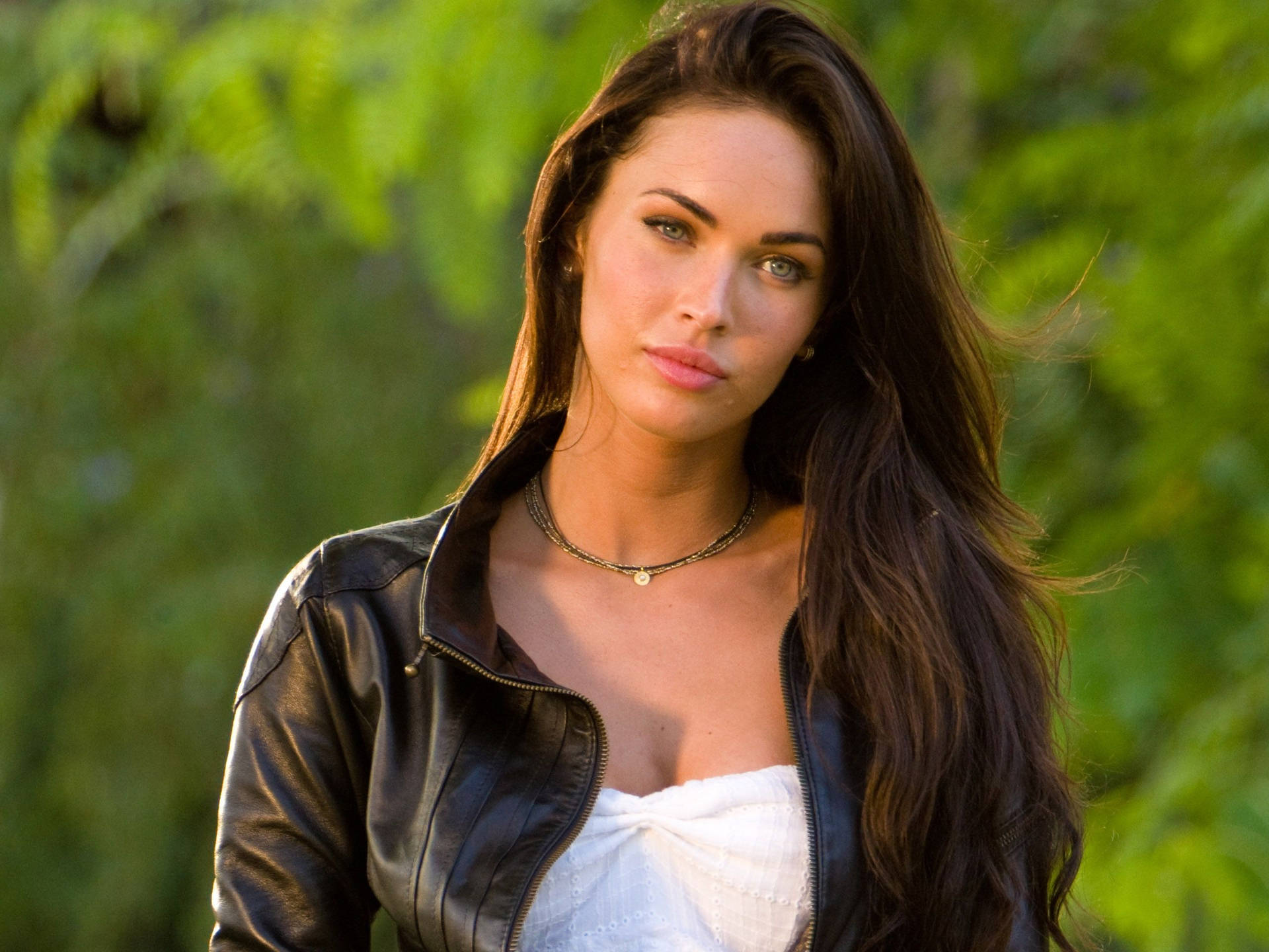 Megan Fox Looking Chic In Her Transformers 2 Leather Jacket Background