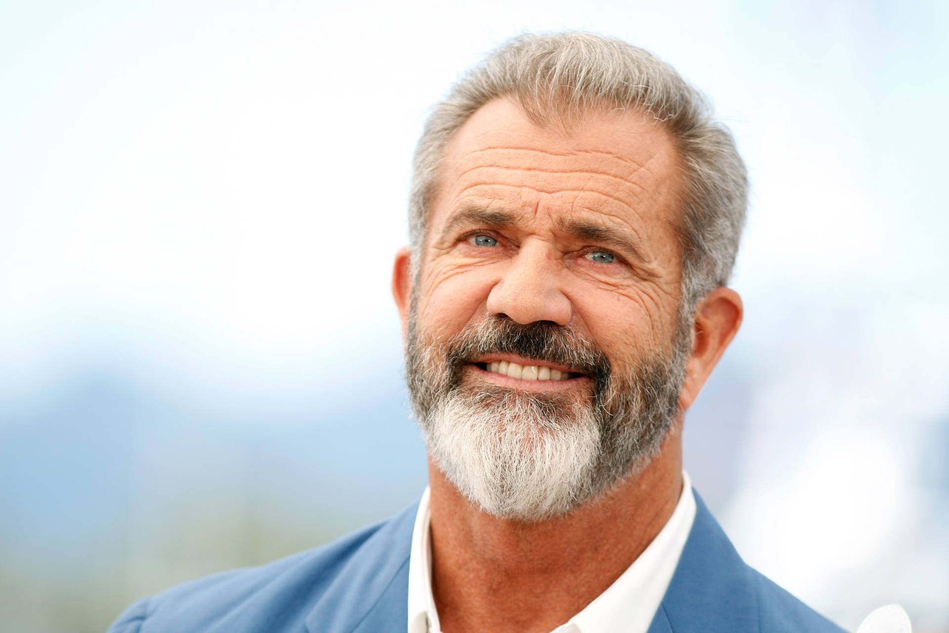 Mel Gibson Smiling Background