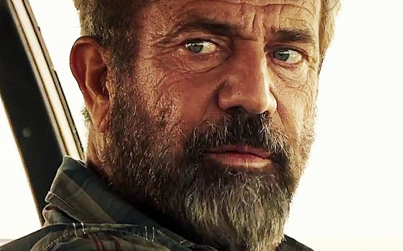 Mel Gibson Teary-eyed Look Background