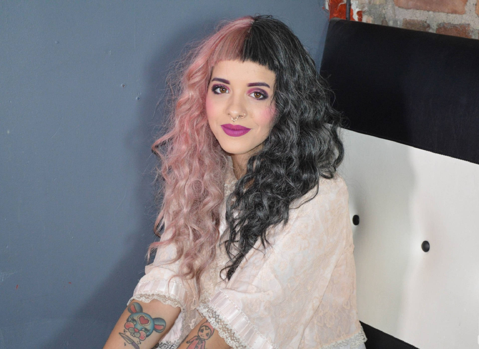 Melanie Martinez Curls Background