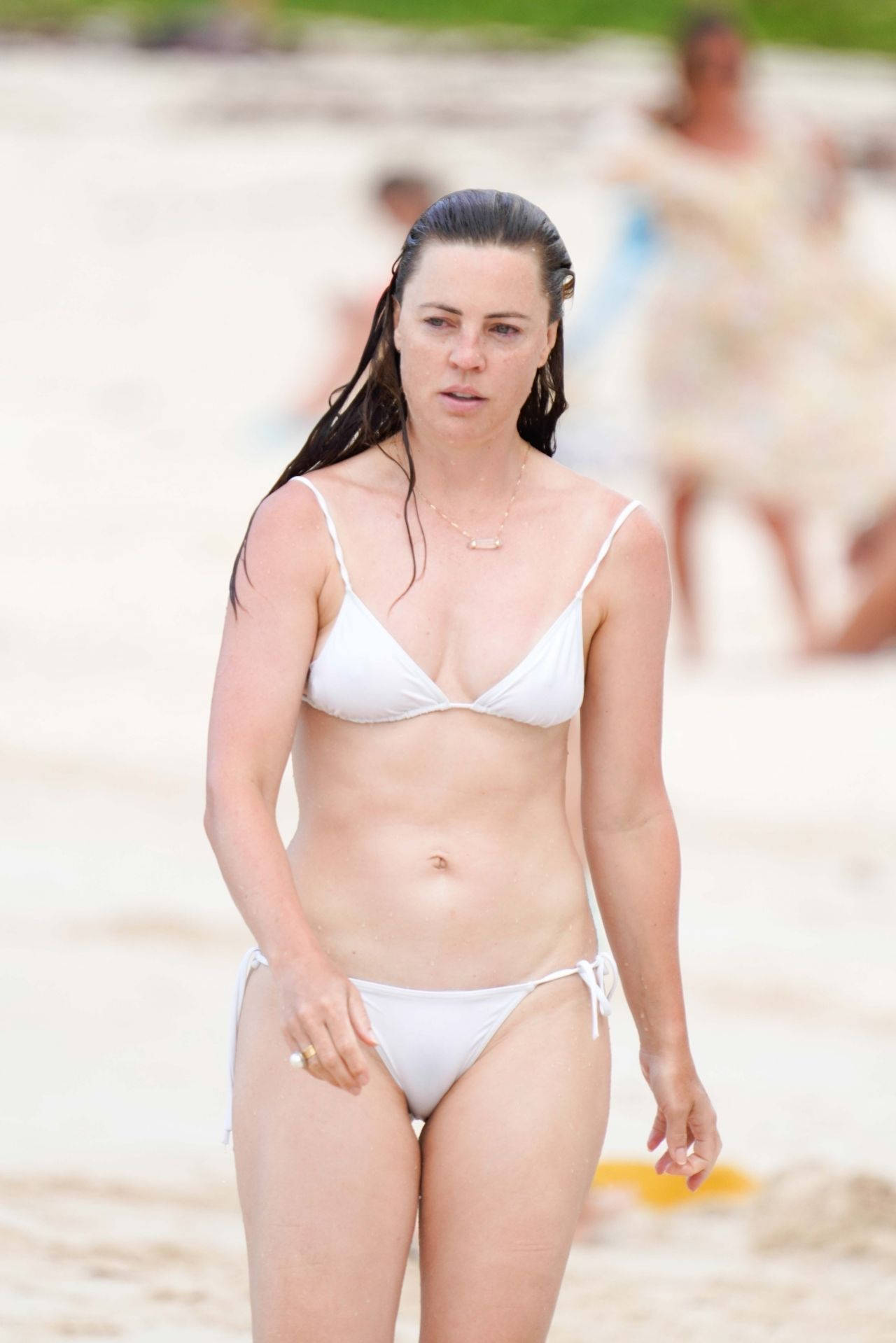 Melissa George At The Beach Background