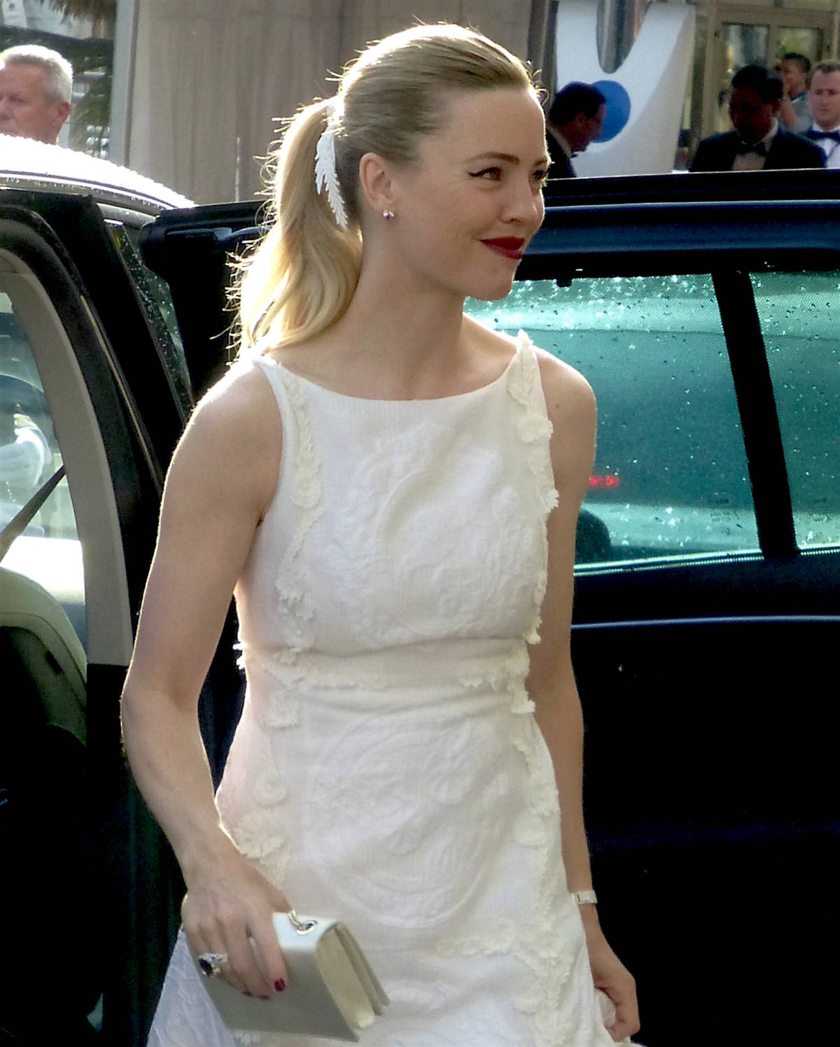 Melissa George In A White Dress Background