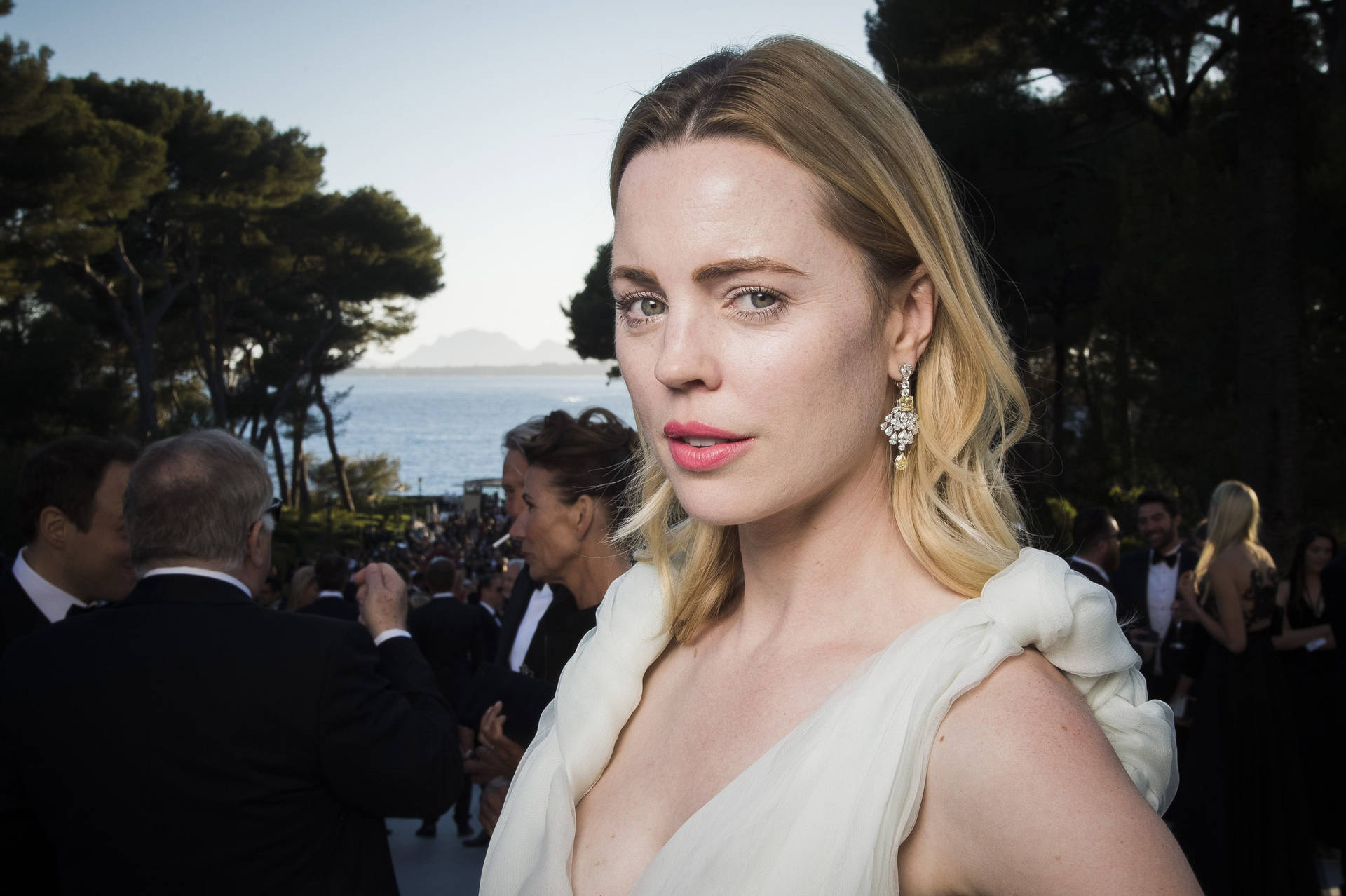 Melissa George Lovely Makeup Background