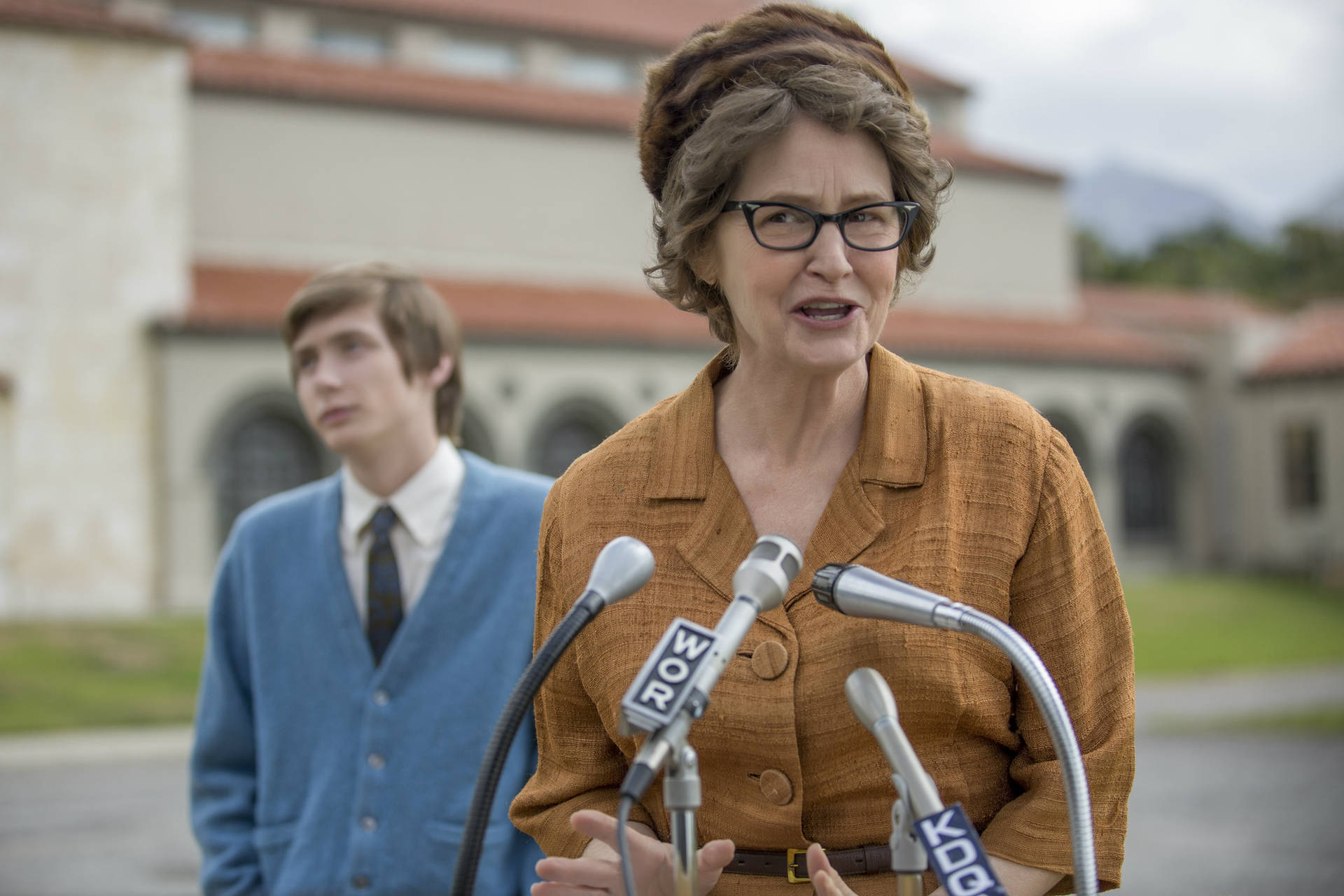 Melissa Leo In Character As Madalyn Murray O'hair Background