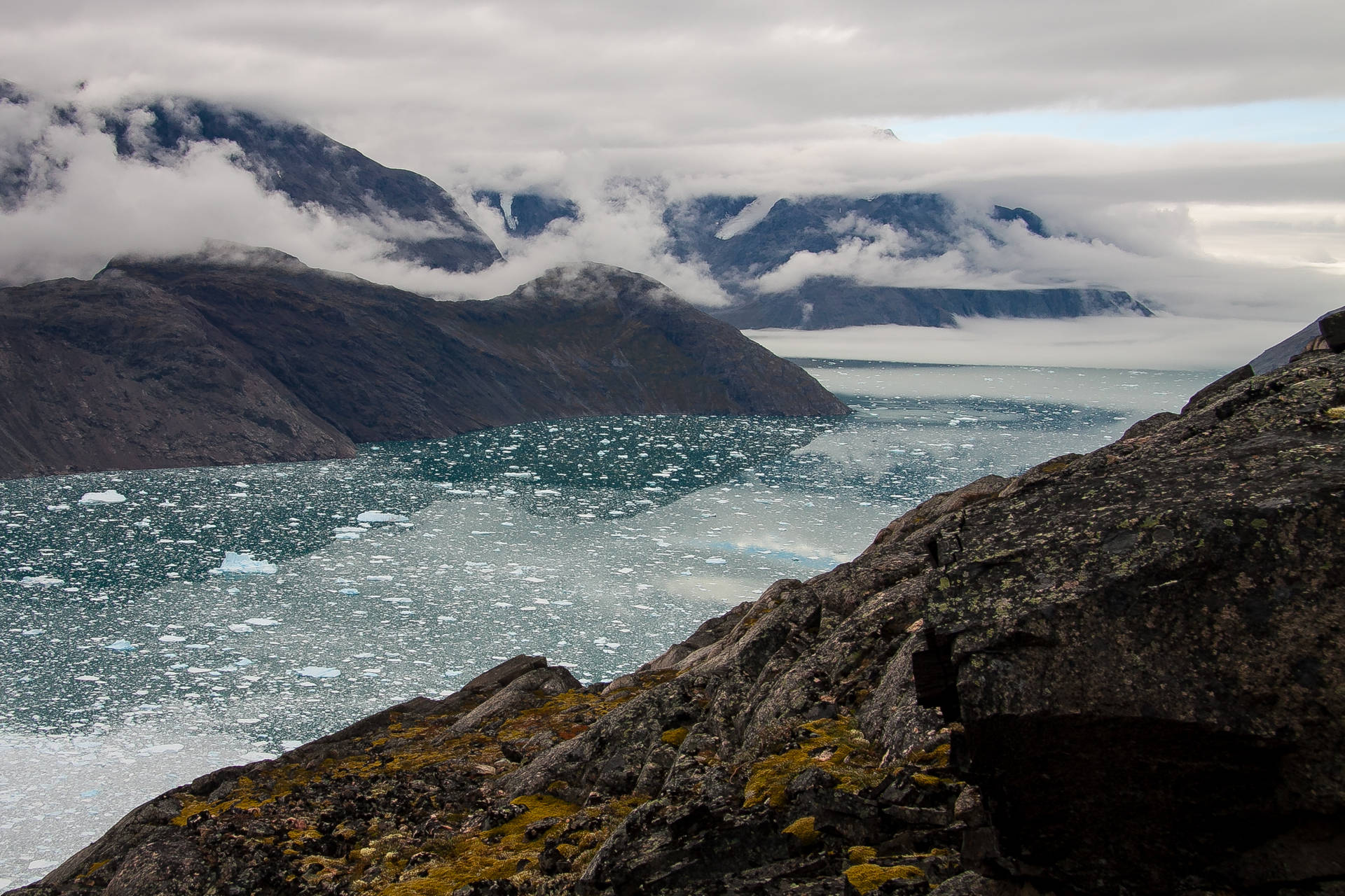 Mellem Landet Greenland Background