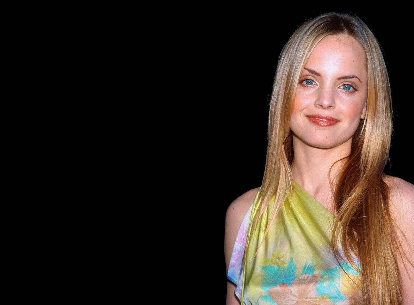 Mena Suvari Black Background Background