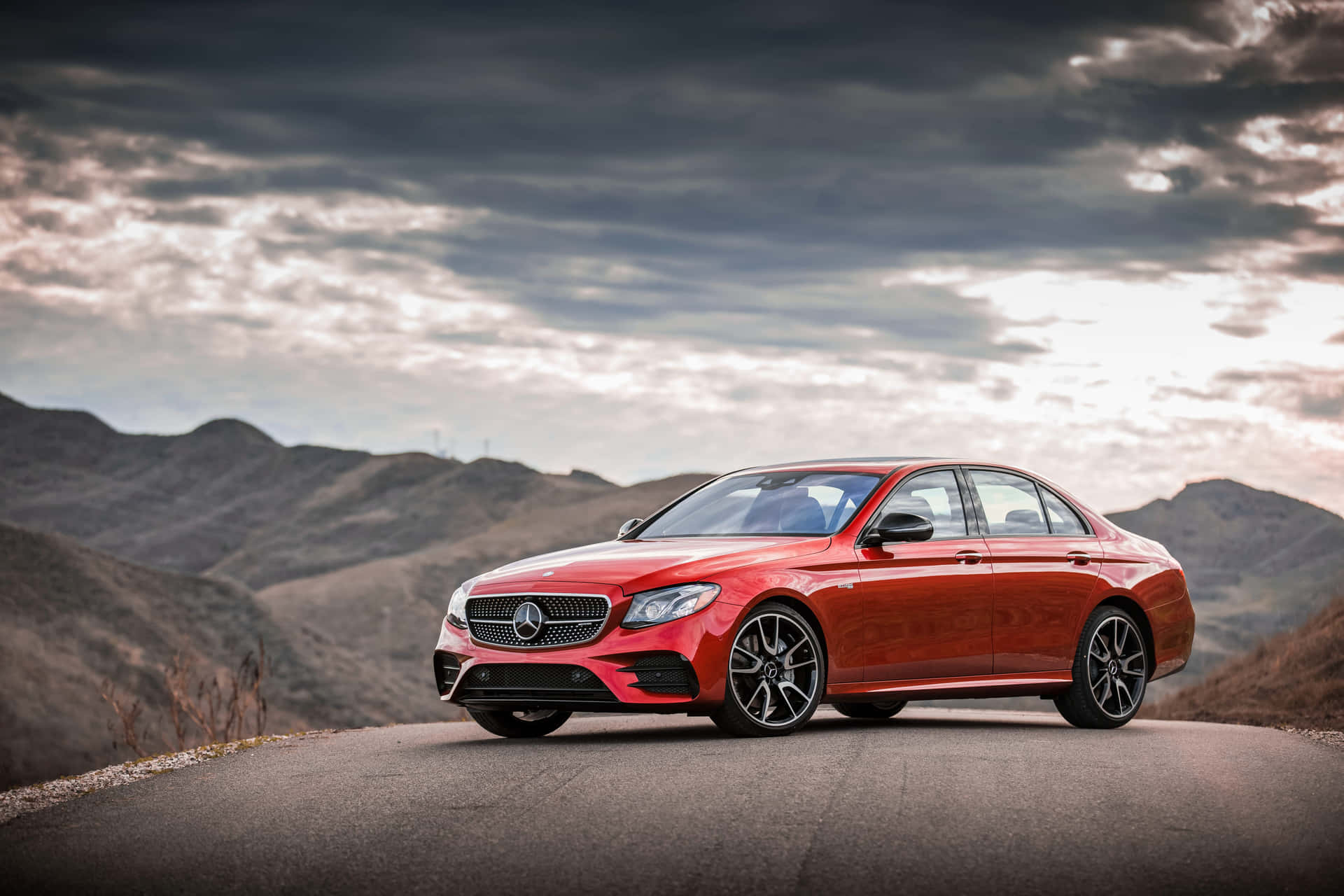 Mercedes Benz Clase E And The Mountains