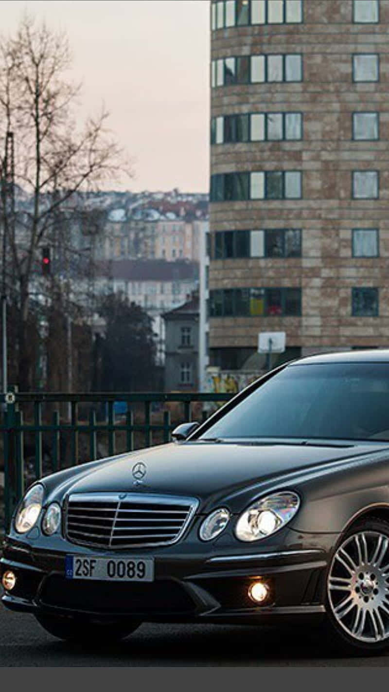 Mercedes Benz Clase E In The City Background