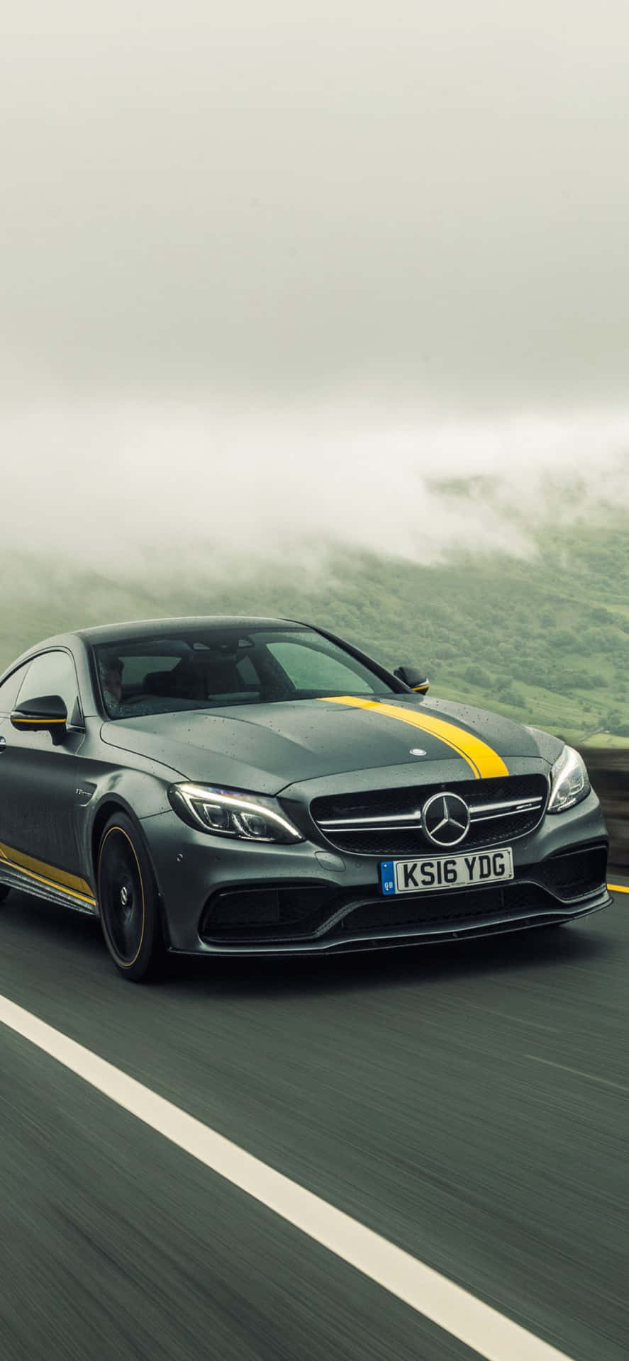 Mercedes Benz - Experience Luxury And Convenience Background