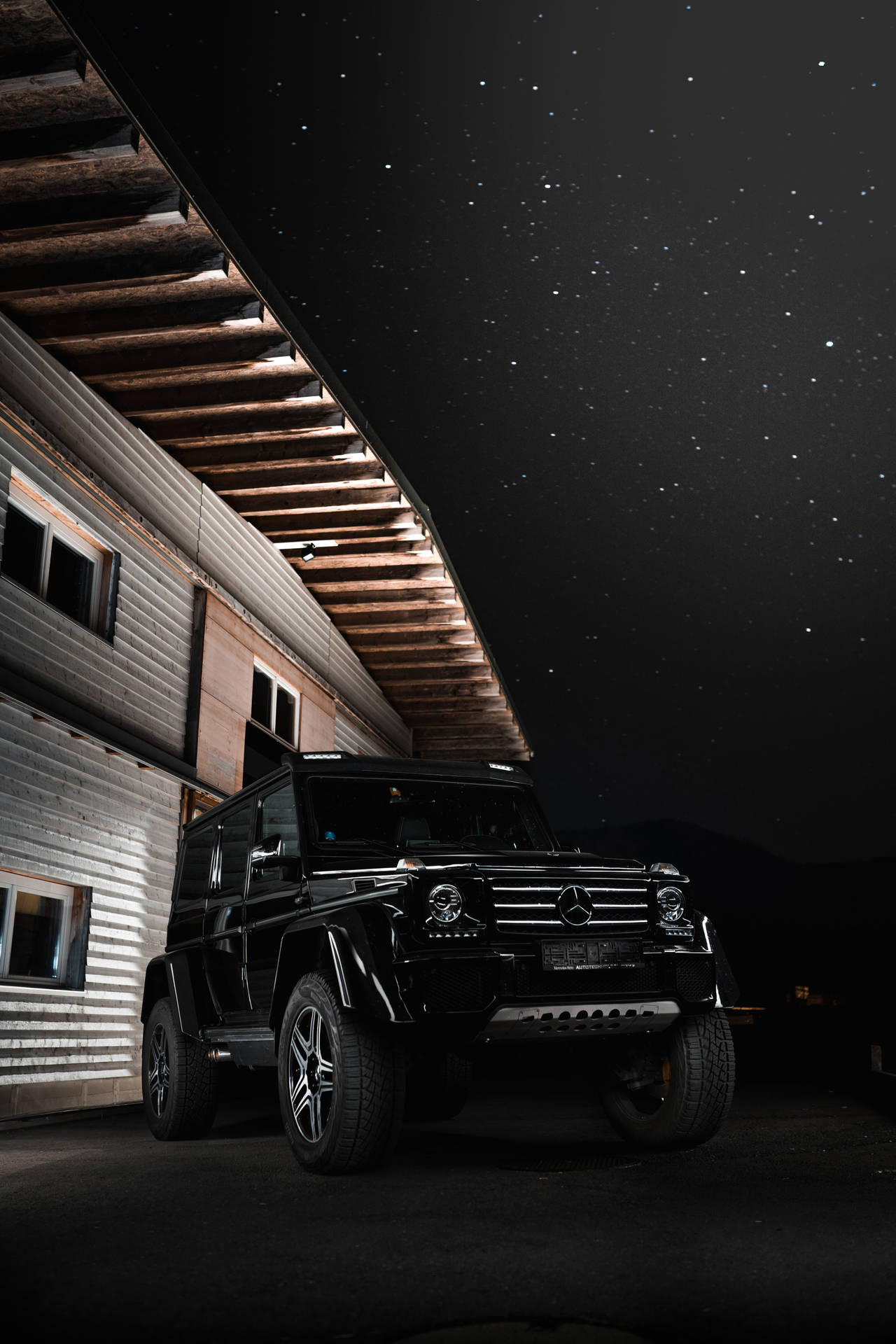 Mercedes Benz G-wagen At Night Background