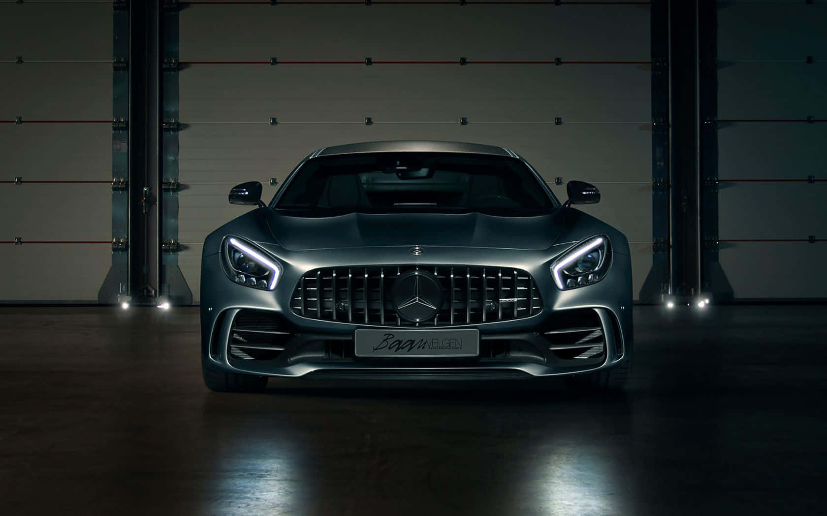 Mercedes Black: Timeless Luxury Background